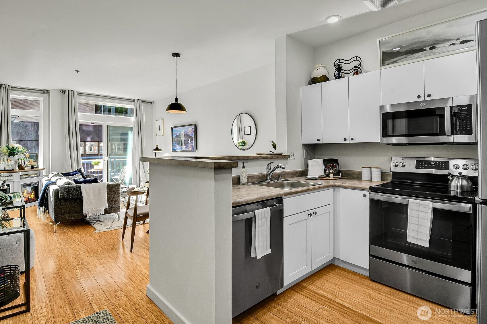 2414 1st #321, Seattle, WA 98121