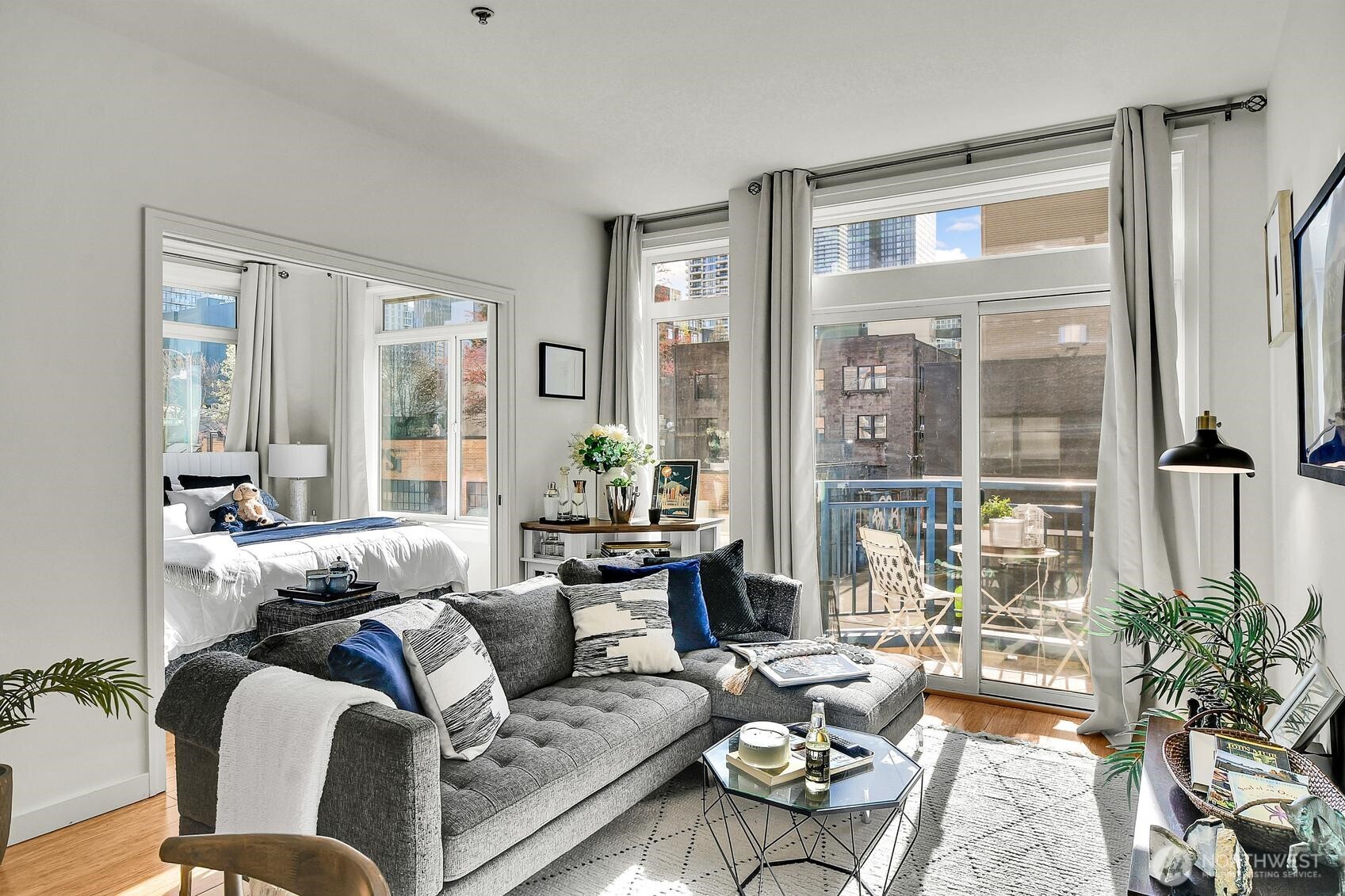 2414 1st #321, Seattle, WA 98121