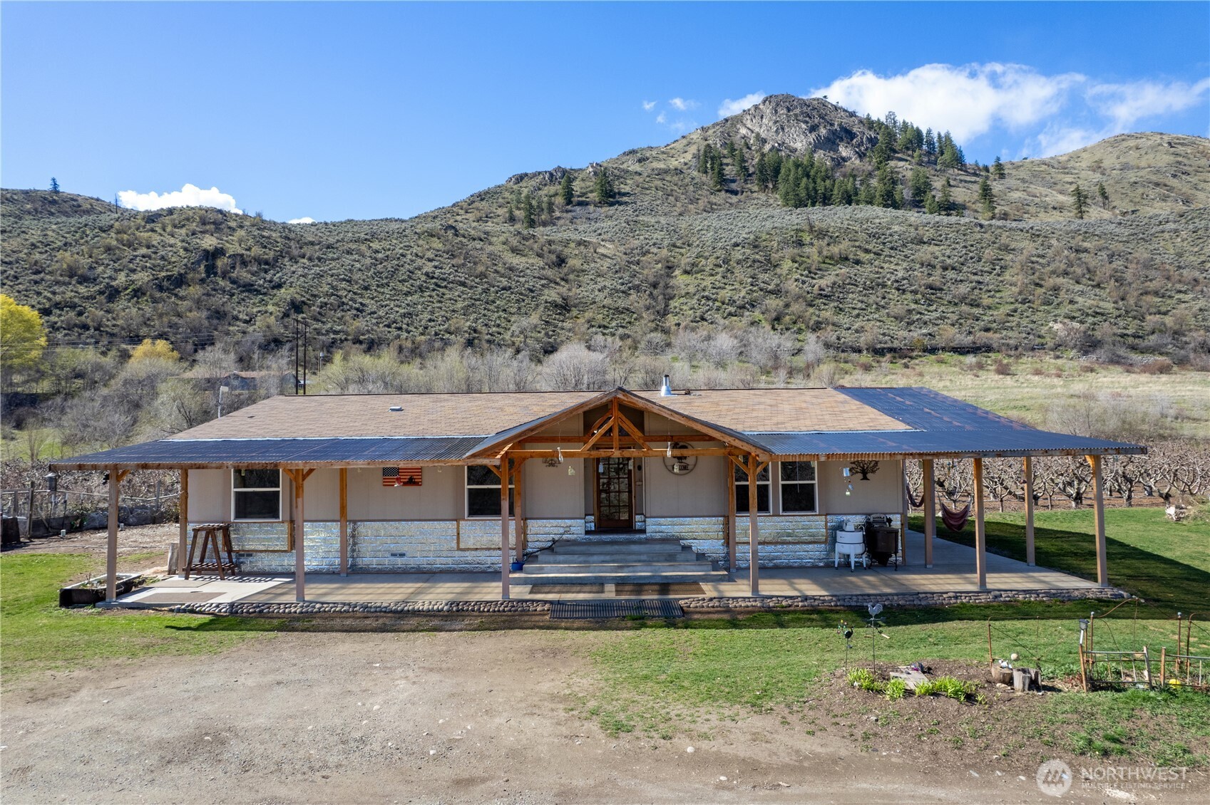 1673 Highway 7 , Oroville, WA 98844