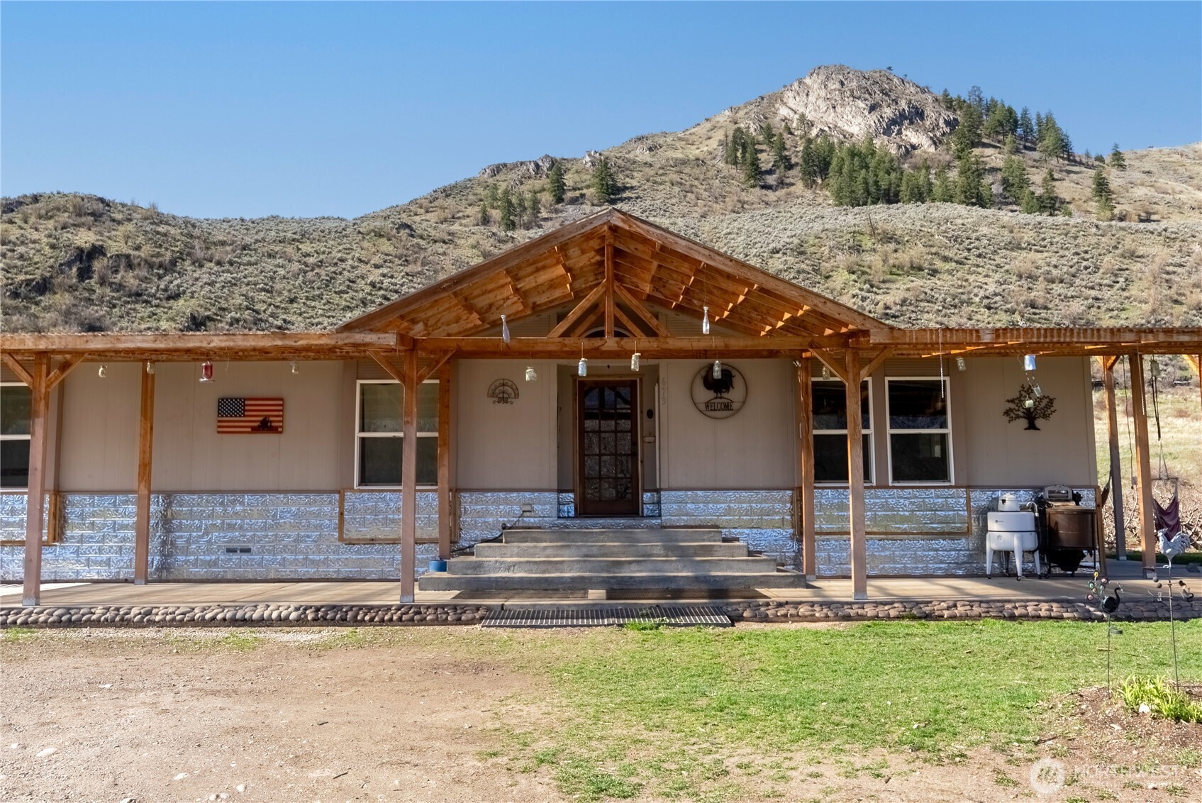 1673 Highway 7 , Oroville, WA 98844