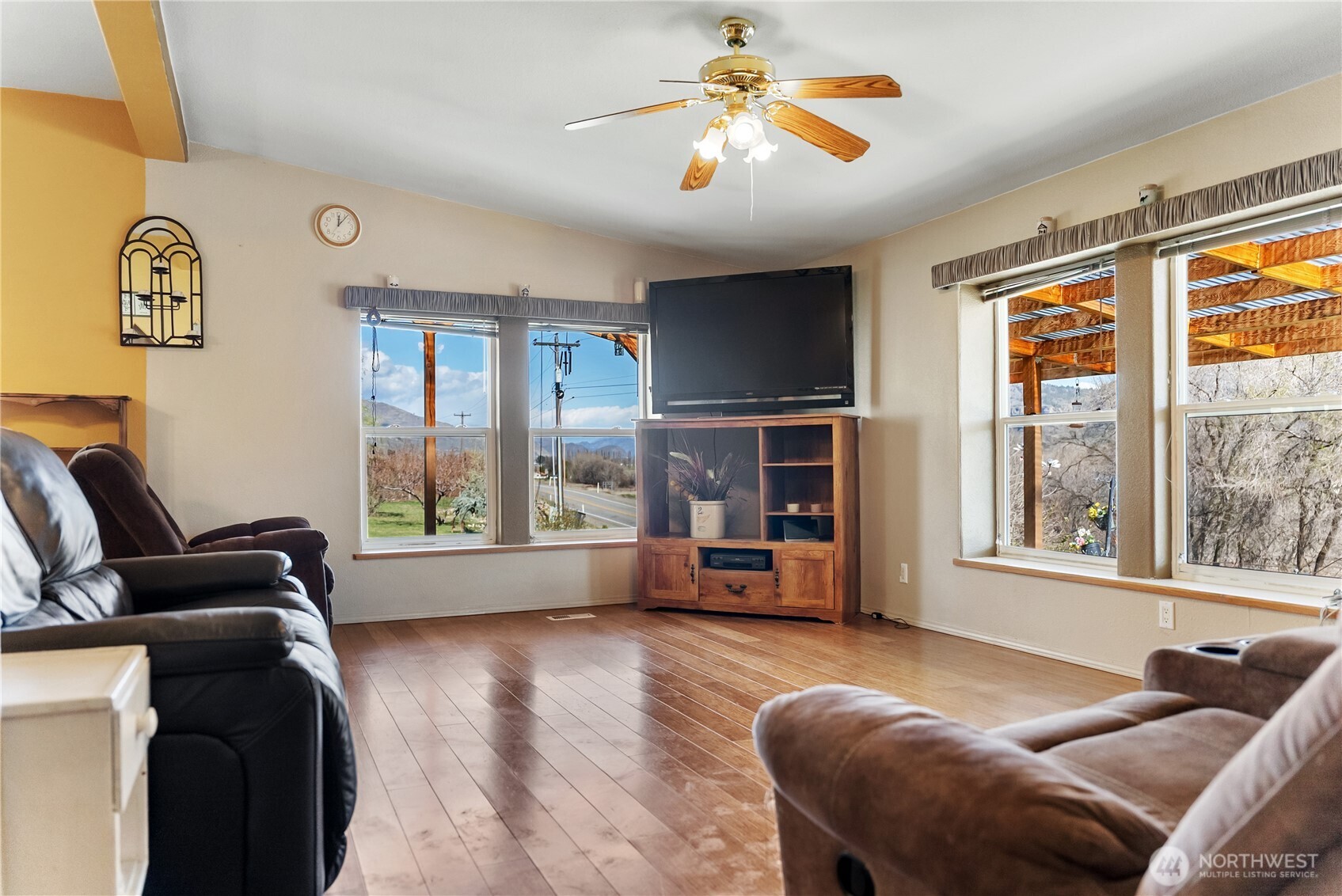 1673 Highway 7 , Oroville, WA 98844