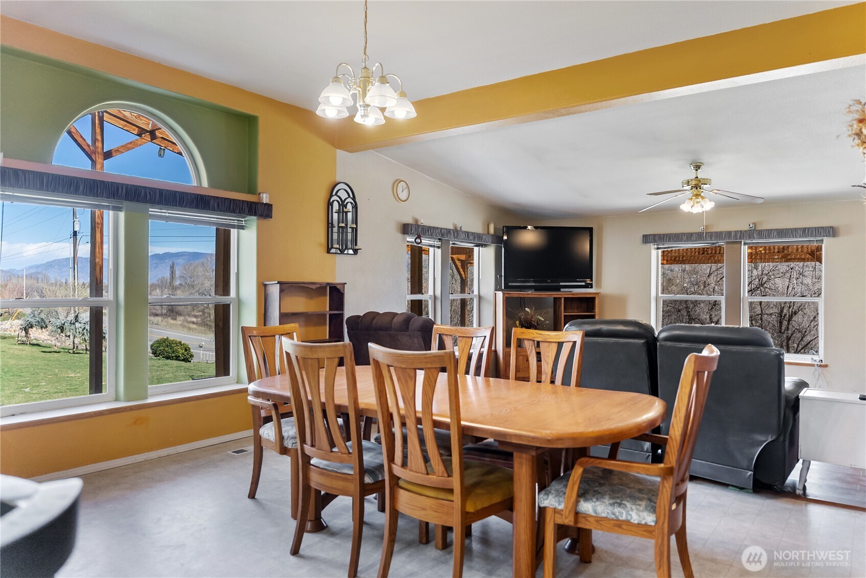 1673 Highway 7 , Oroville, WA 98844