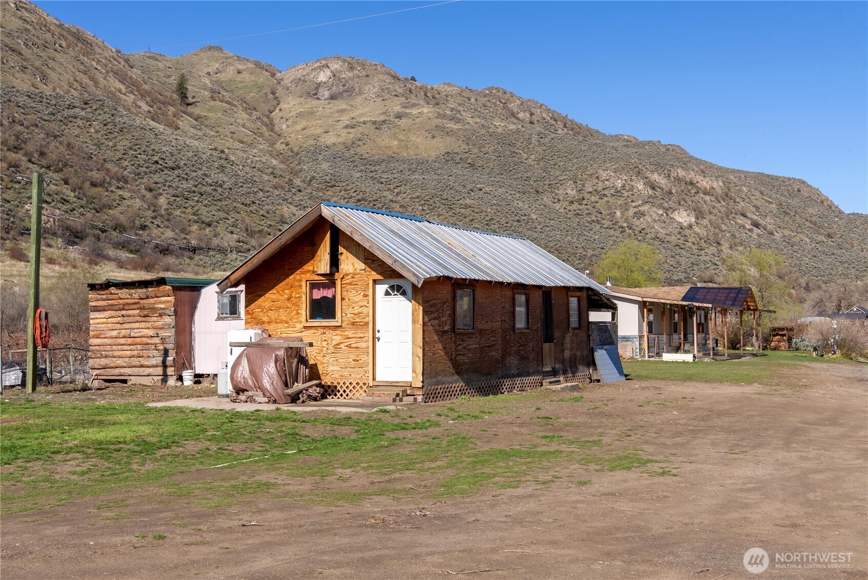 1673 Highway 7 , Oroville, WA 98844