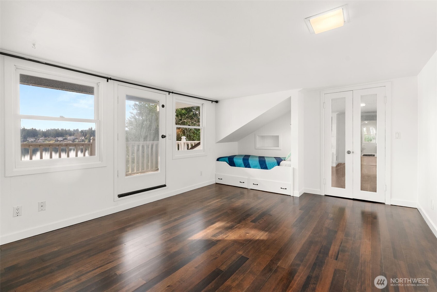 9144 Edgewater Drive SW, Lakewood, WA 98499