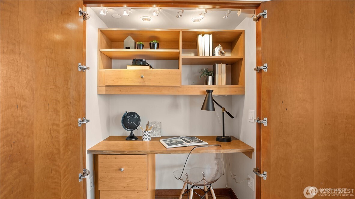 2716 Elliott Avenue #1204, Seattle, WA 98121