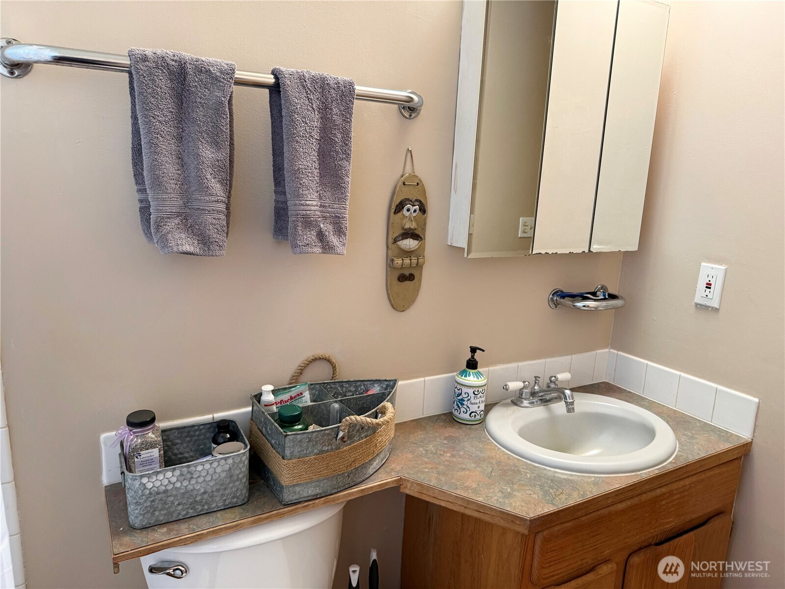 11477 NE Tulin Road , Kingston, WA 98346