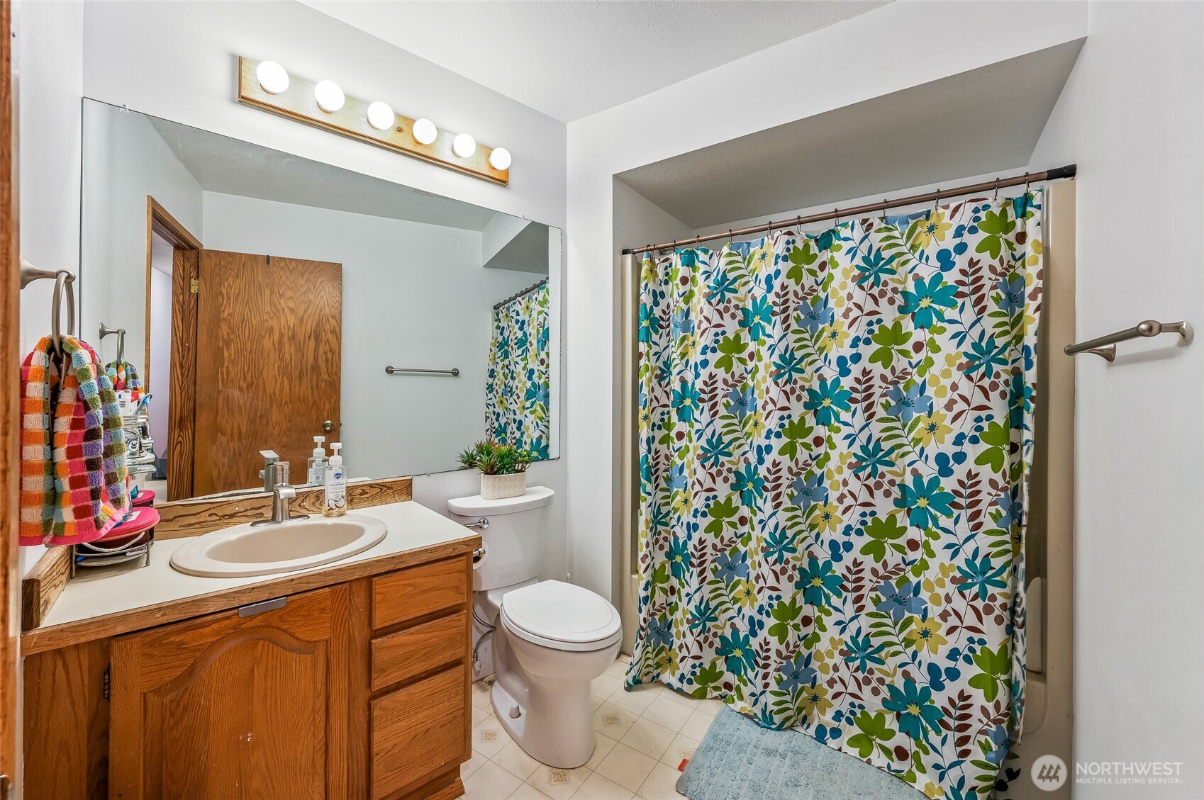 1919 B 5th St , Wenatchee, WA 98801