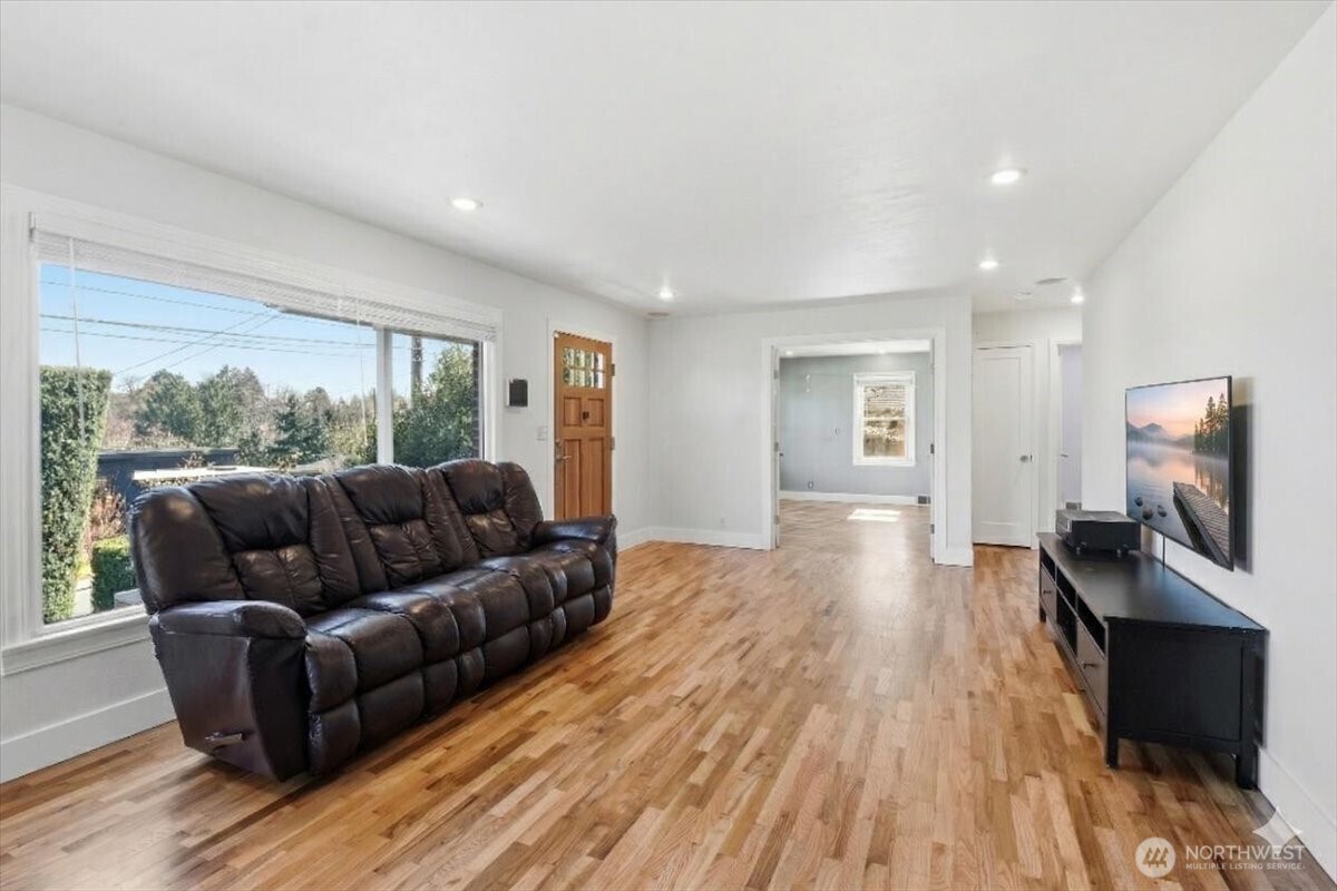 3803 42nd Avenue S, Seattle, WA 98118