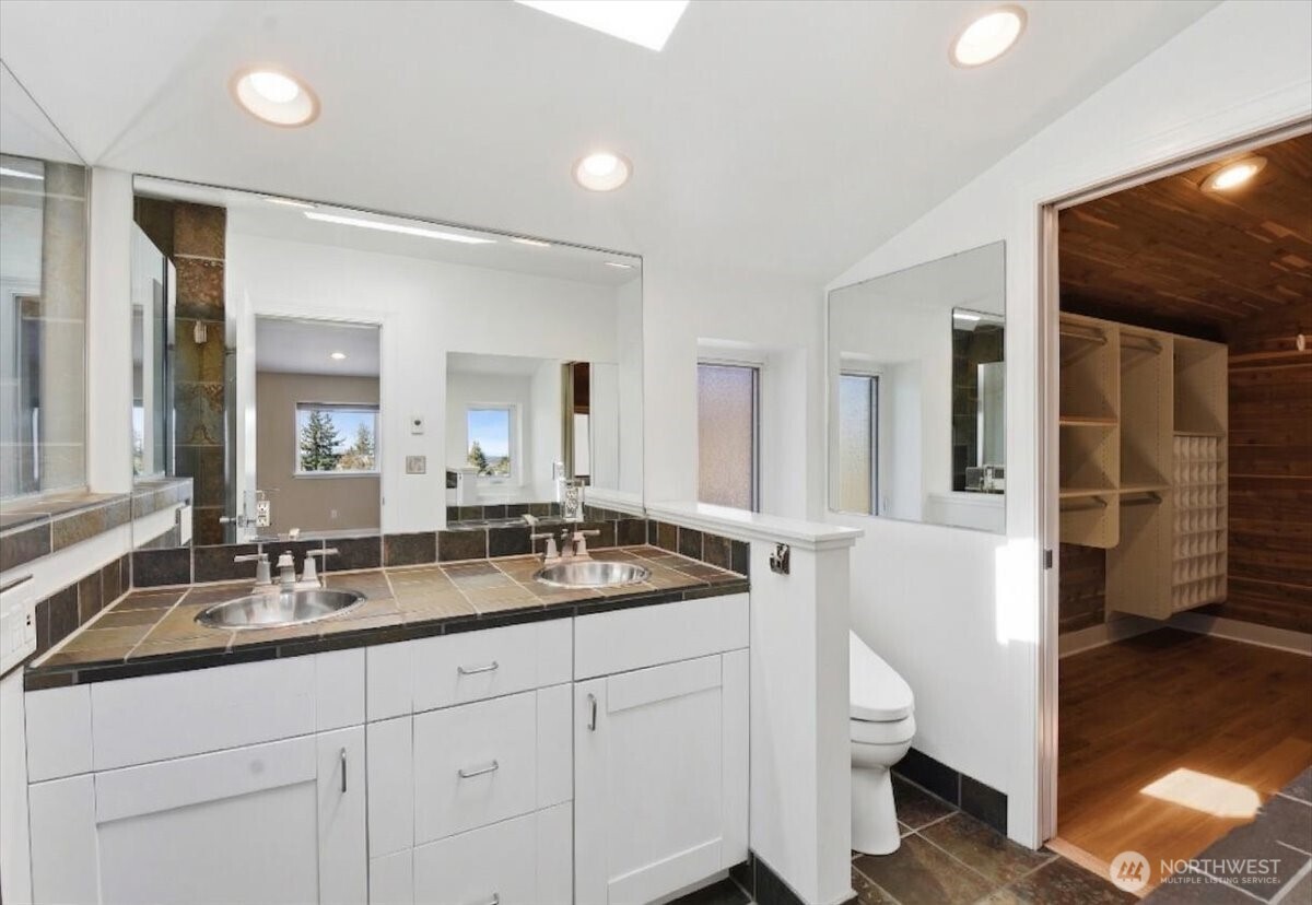 3803 42nd Avenue S, Seattle, WA 98118