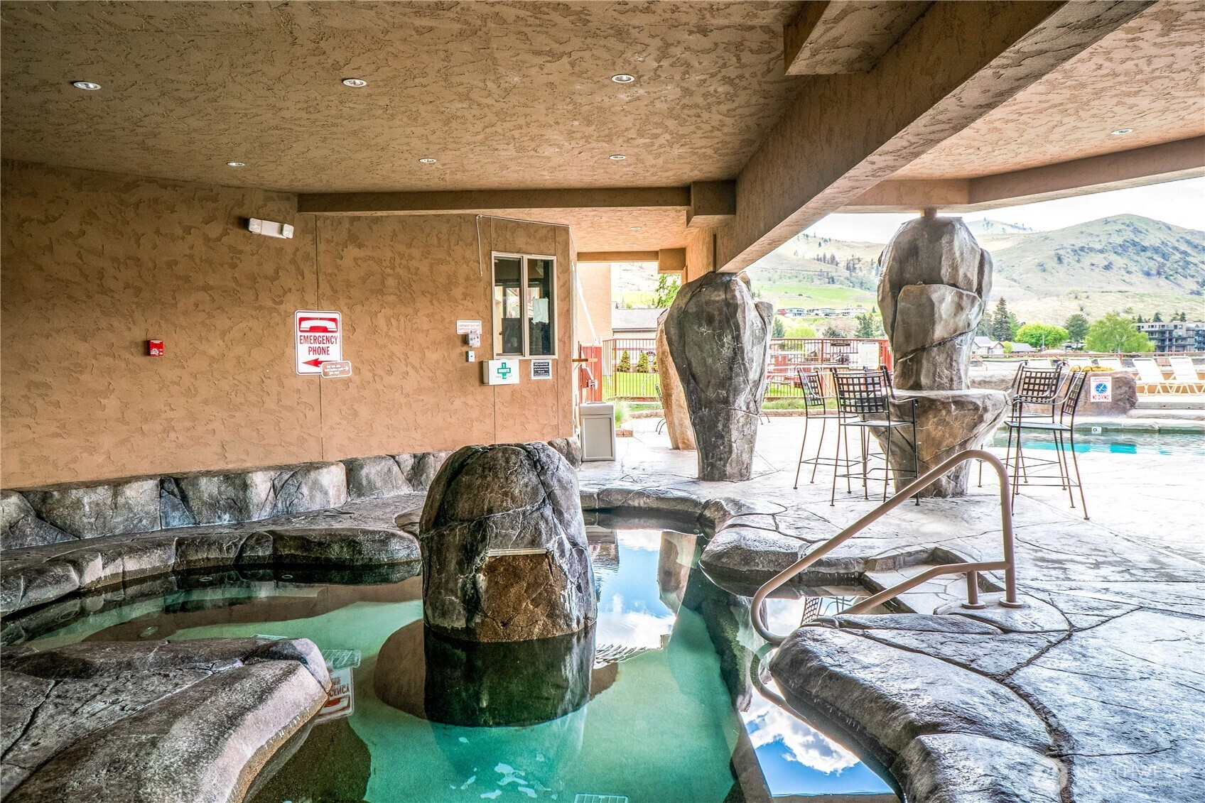 322 W Woodin Avenue #615, Chelan, WA 98816-9152