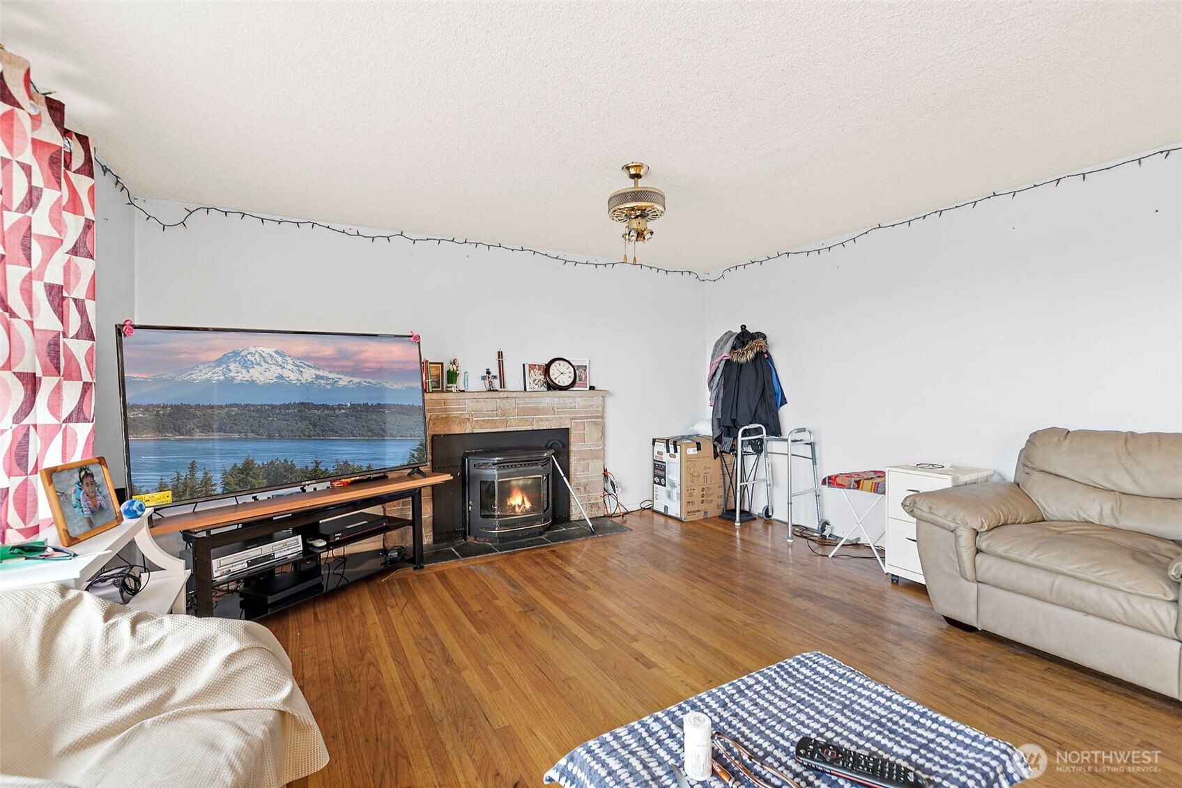 8829 20th Avenue SW, Seattle, WA 98106