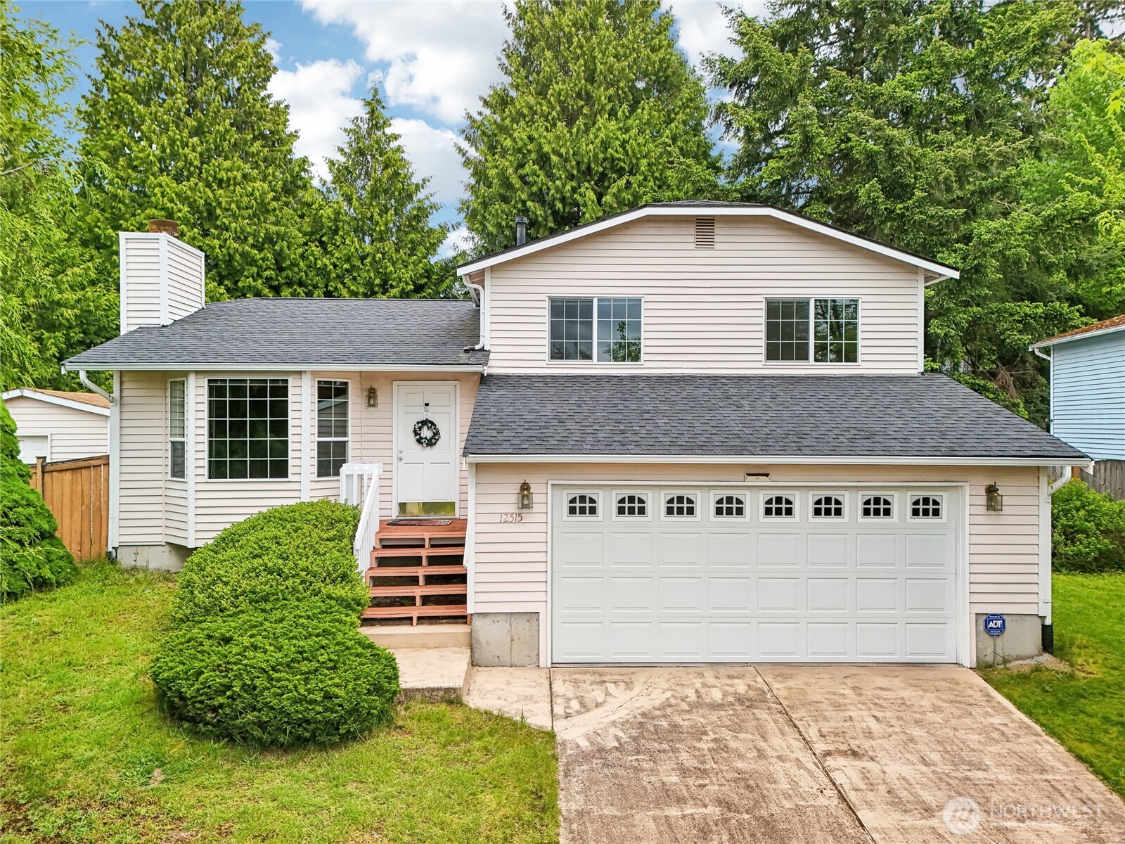 12515 NE 107th Place , Kirkland, WA 98033