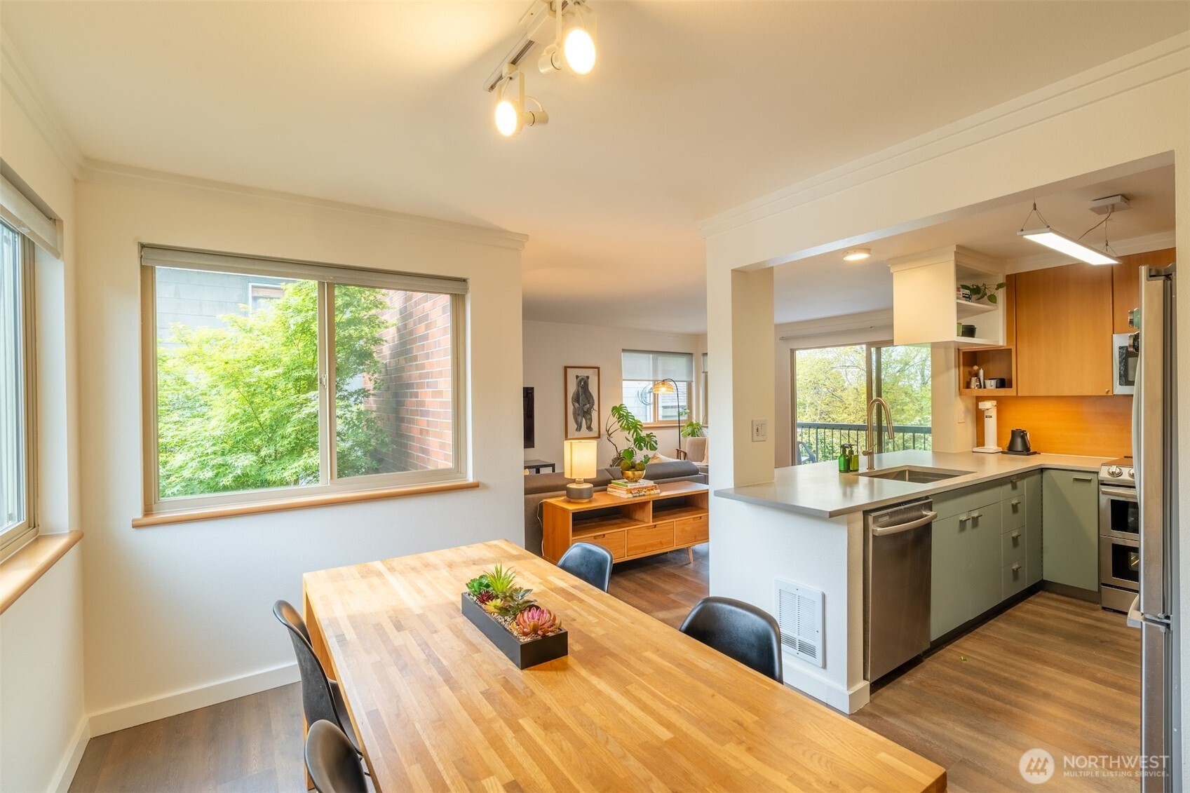 732 11th Avenue E #302, Seattle, WA 98102