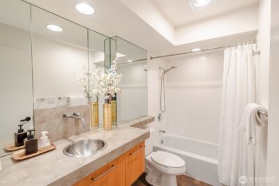 732 11th Avenue E #302, Seattle, WA 98102 - Photo 18