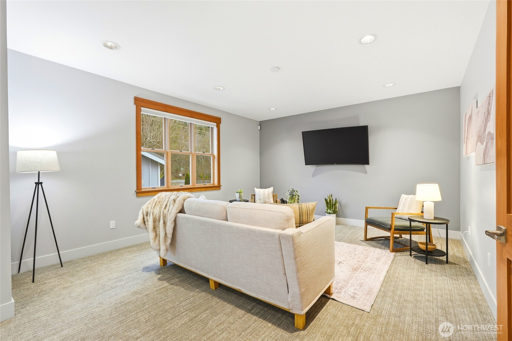 28 W North Camano Drive , Camano Island, WA 98282