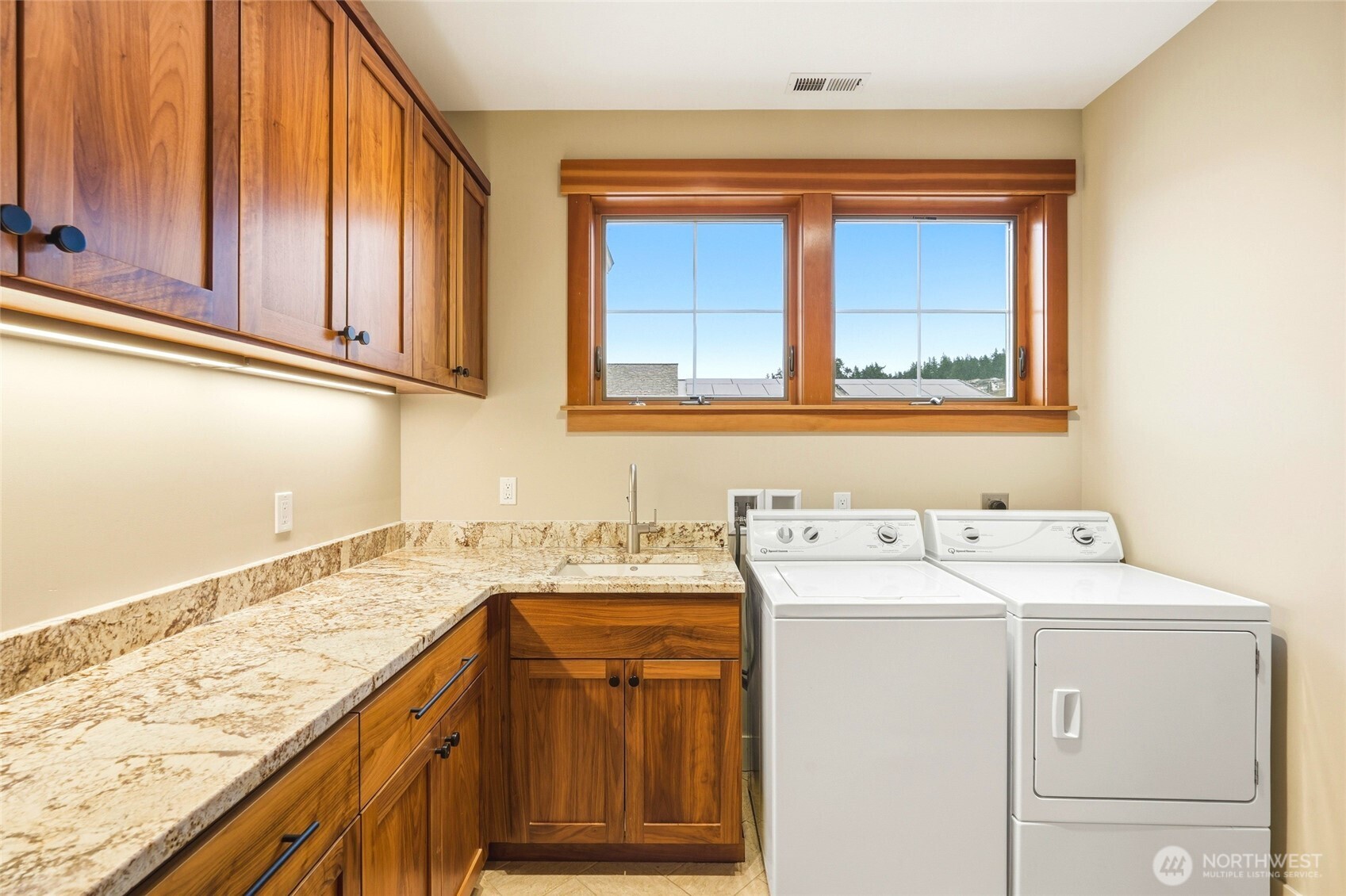 28 W North Camano Drive , Camano Island, WA 98282