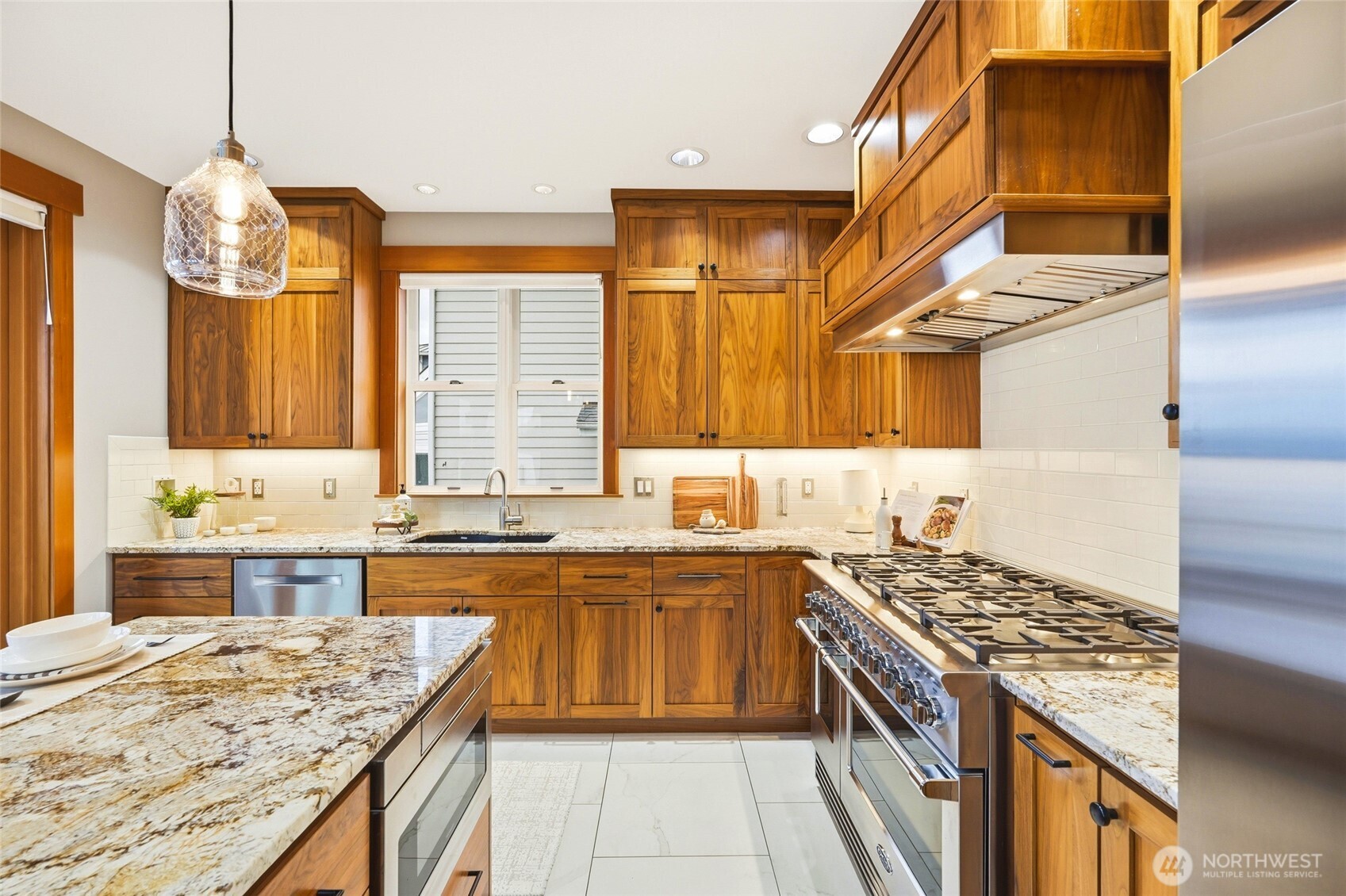 28 W North Camano Drive , Camano Island, WA 98282