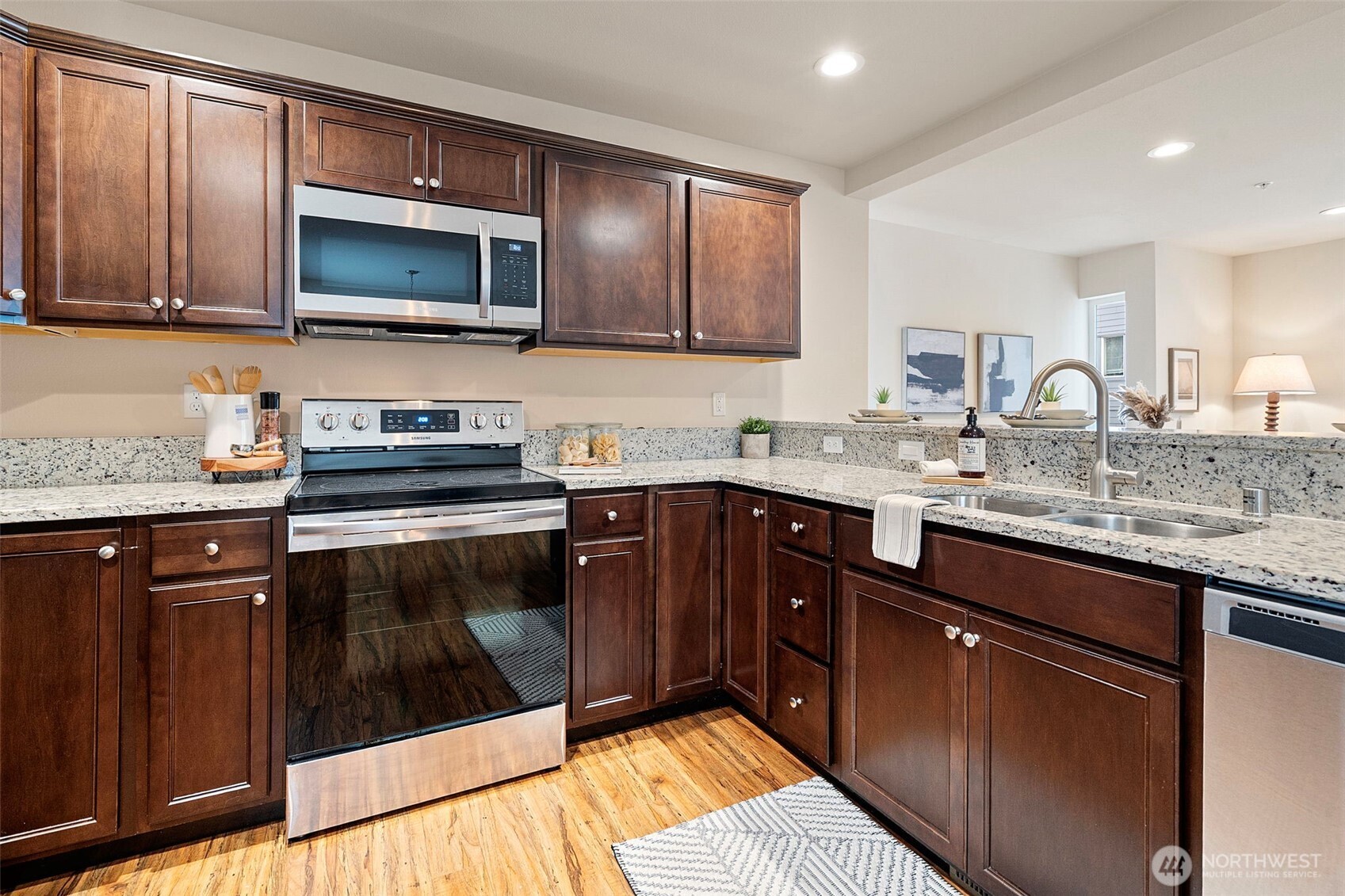 2434 Yakima Court , Tacoma, WA 98405