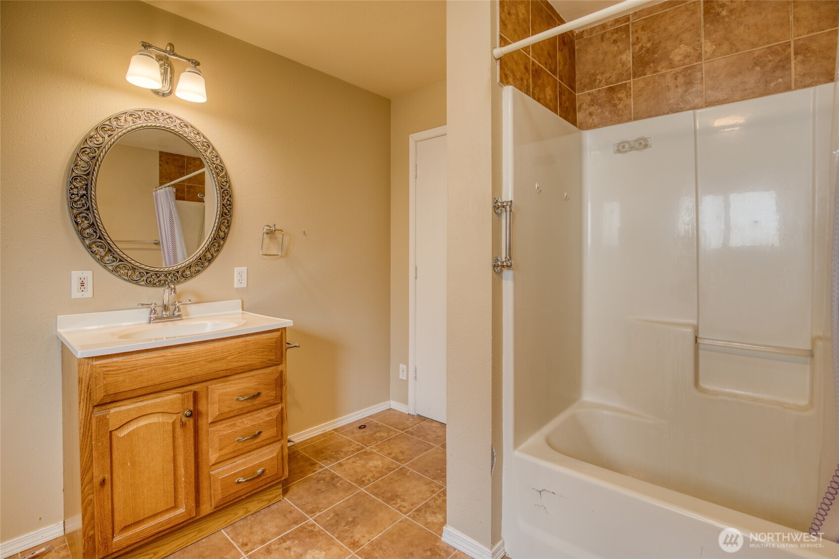 432 Eklund Avenue , Hoquiam, WA 98550