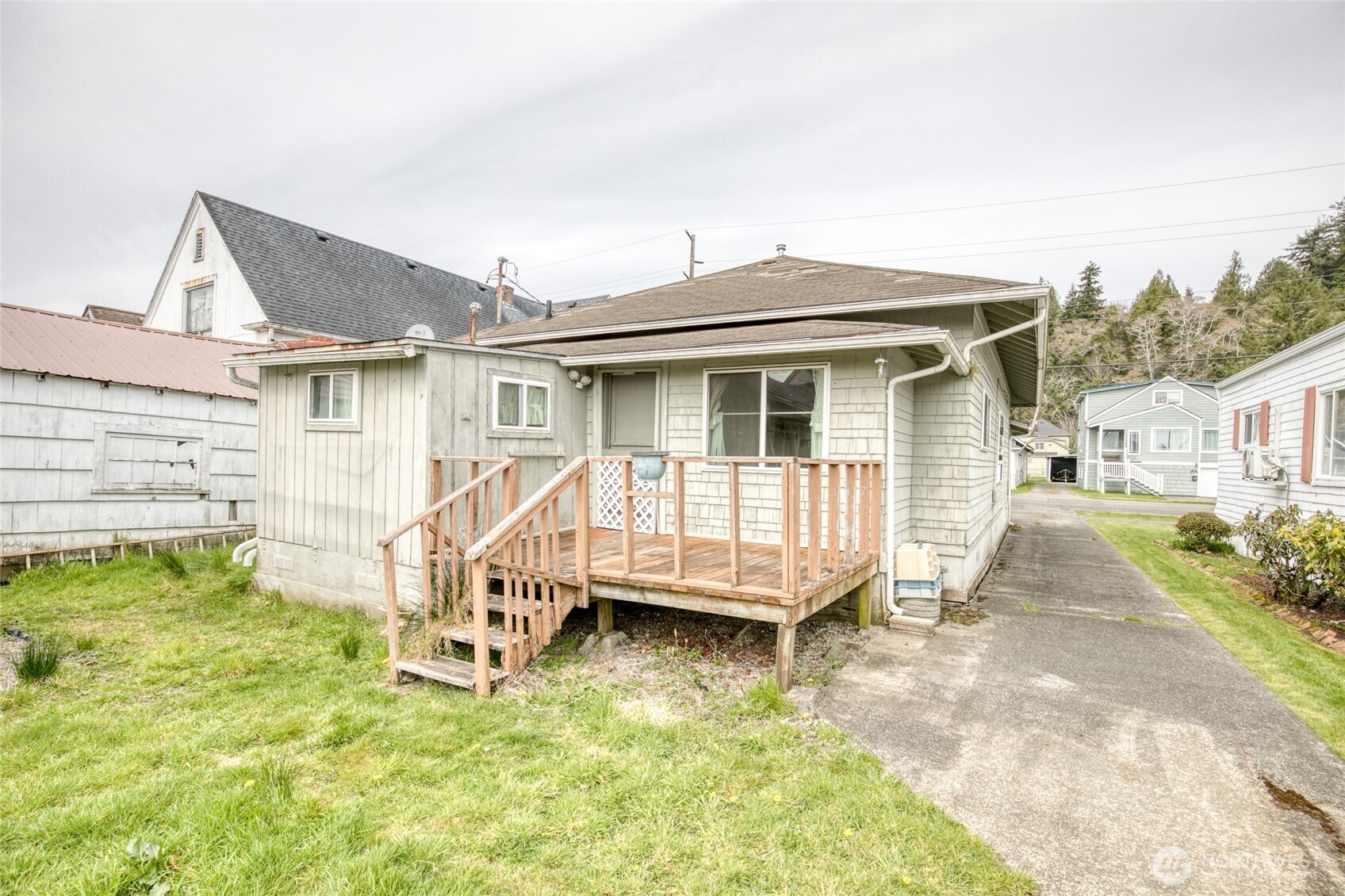 432 Eklund Avenue , Hoquiam, WA 98550