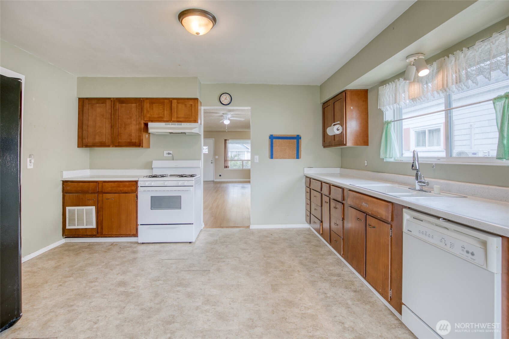 432 Eklund Avenue , Hoquiam, WA 98550