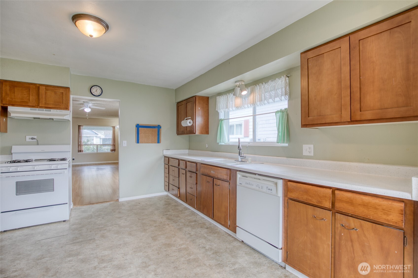 432 Eklund Avenue , Hoquiam, WA 98550