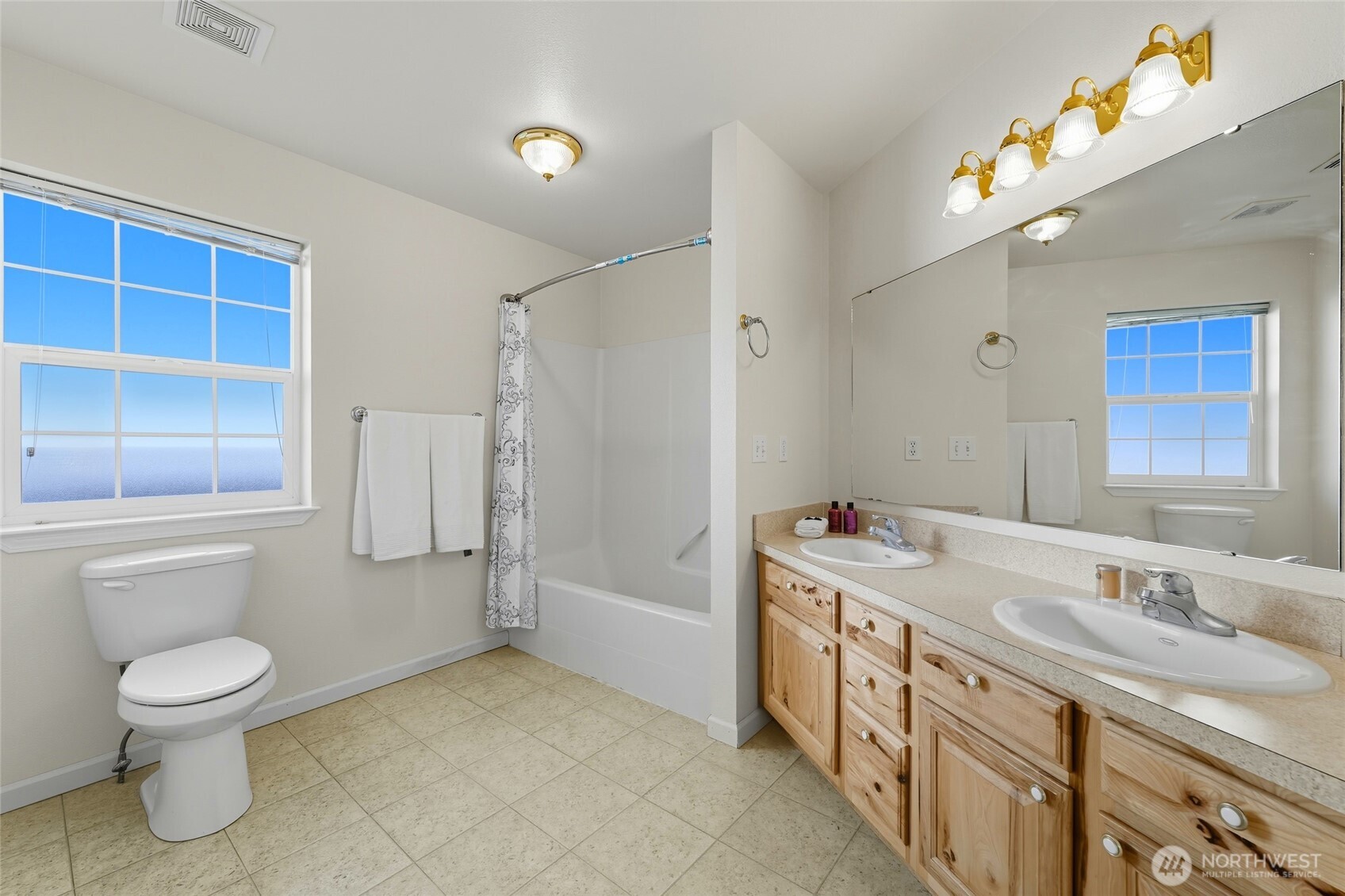 716 SE Songbird Lane , College Place, WA 99324