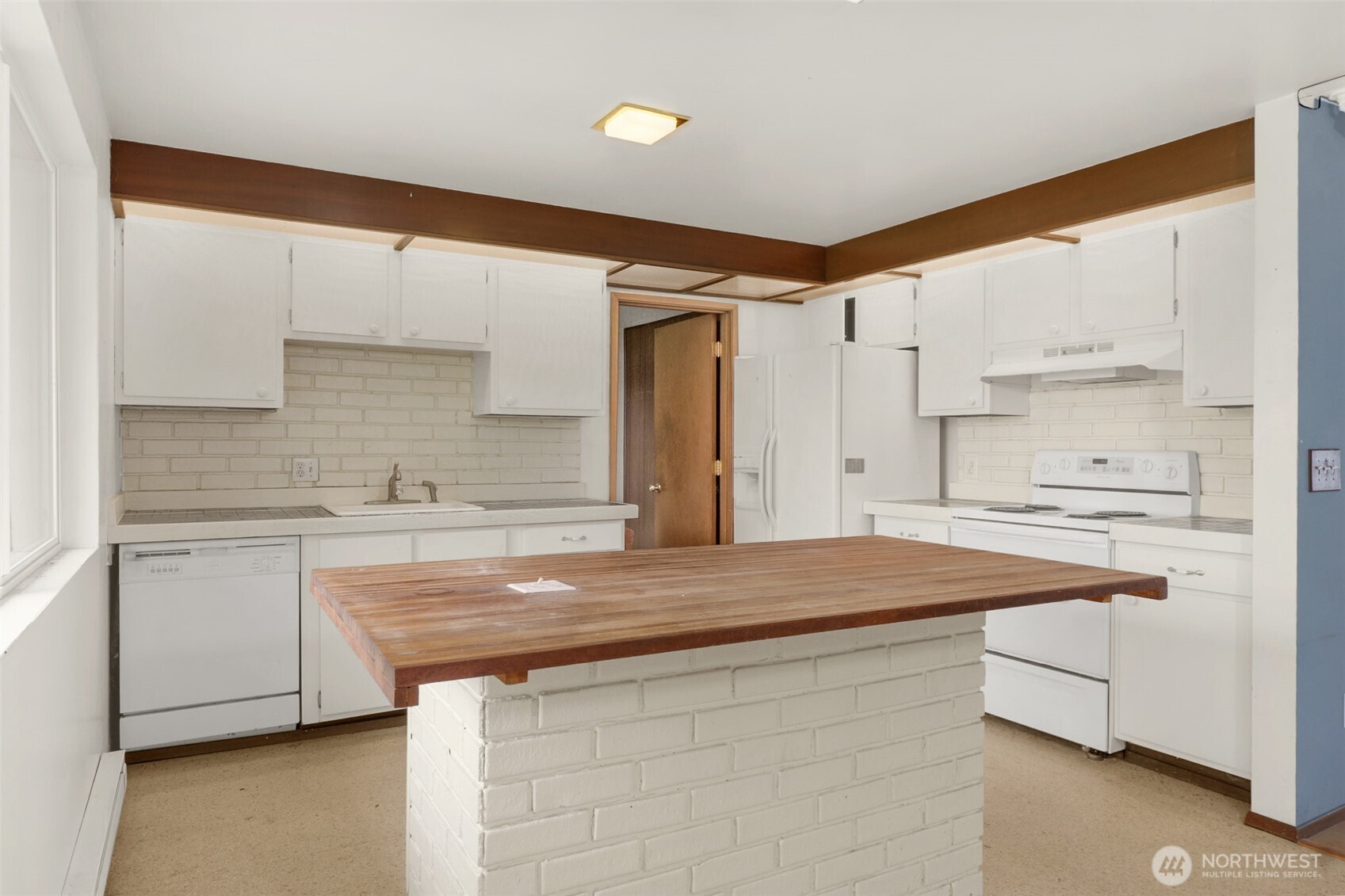 5516 156th Avenue NE, Redmond, WA 98052-5136