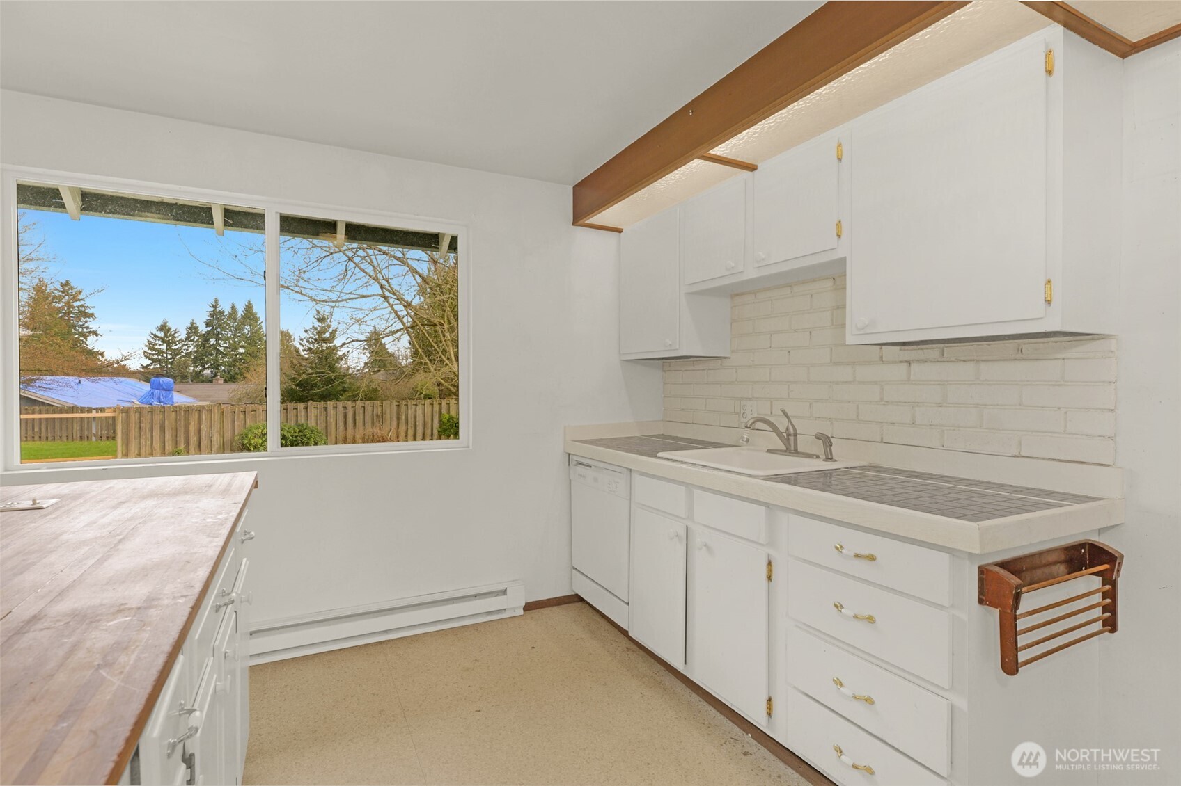 5516 156th Avenue NE, Redmond, WA 98052-5136
