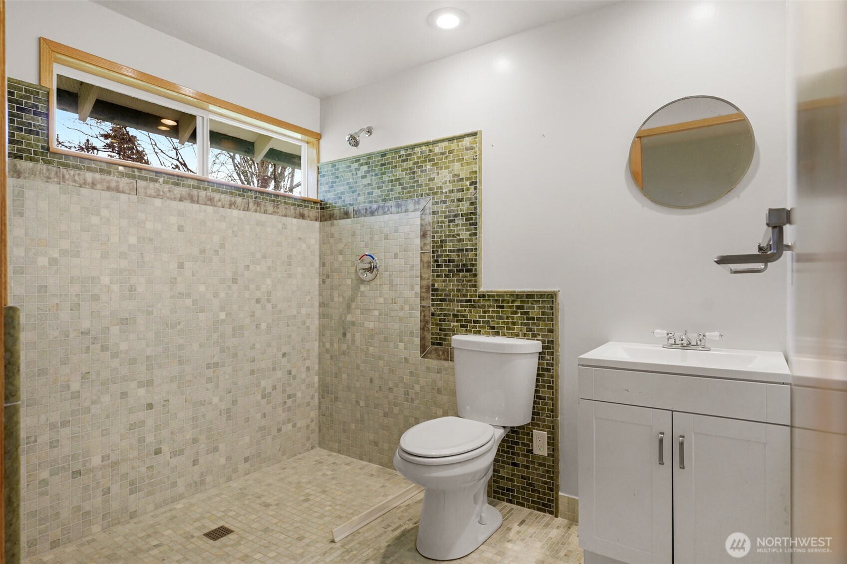 5516 156th Avenue NE, Redmond, WA 98052-5136