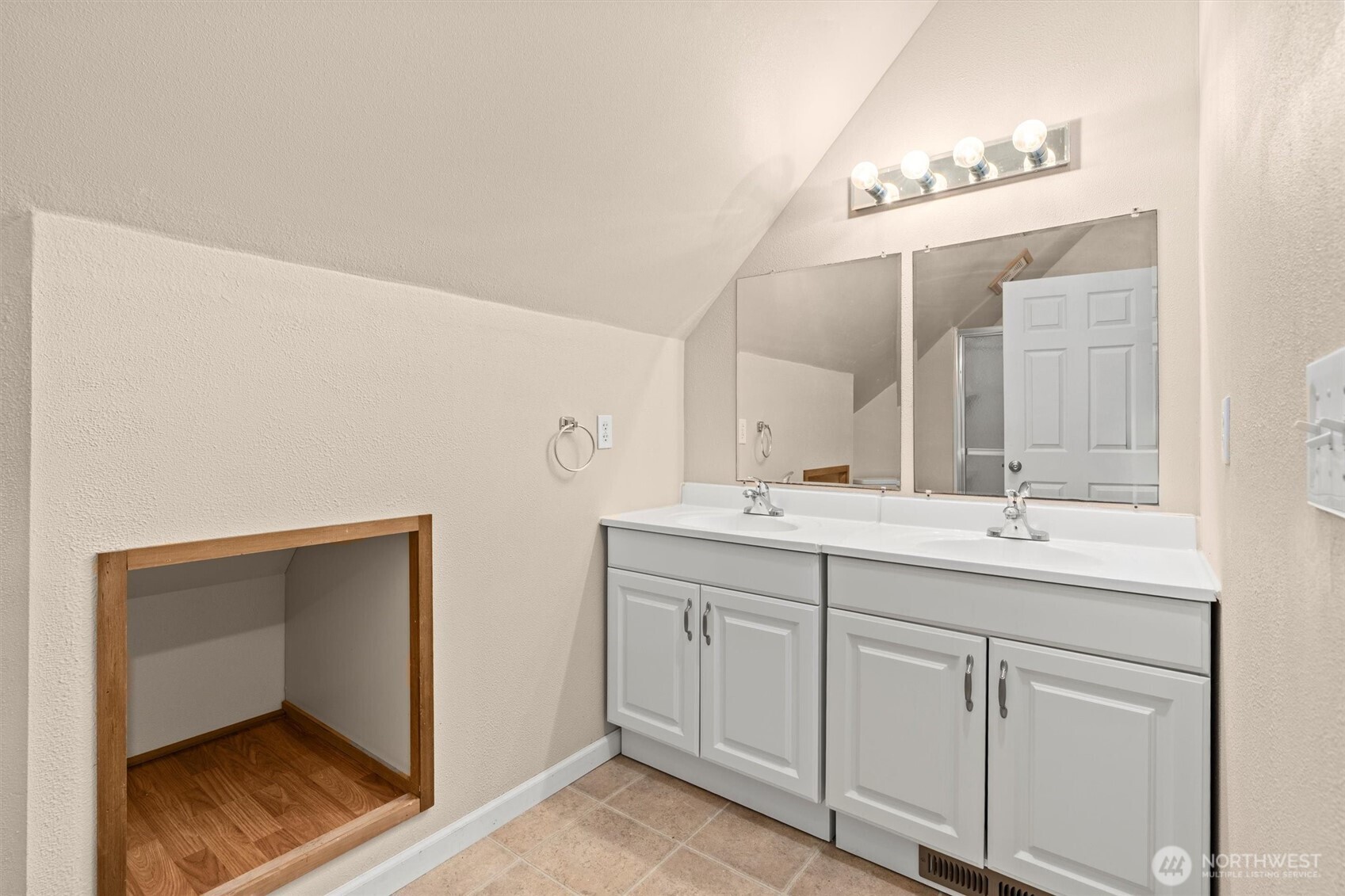 120 W Prairie Loop Road , Elma, WA 98541-9614