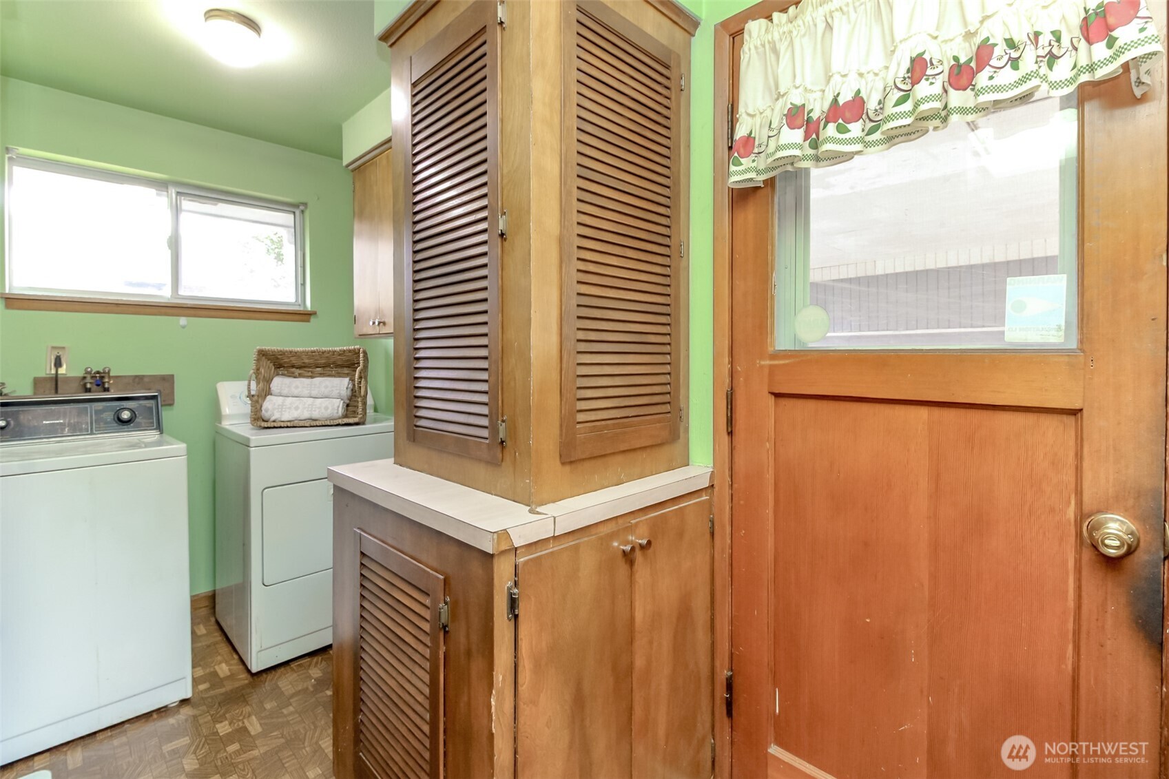 215 E 48th Street , Tacoma, WA 98404