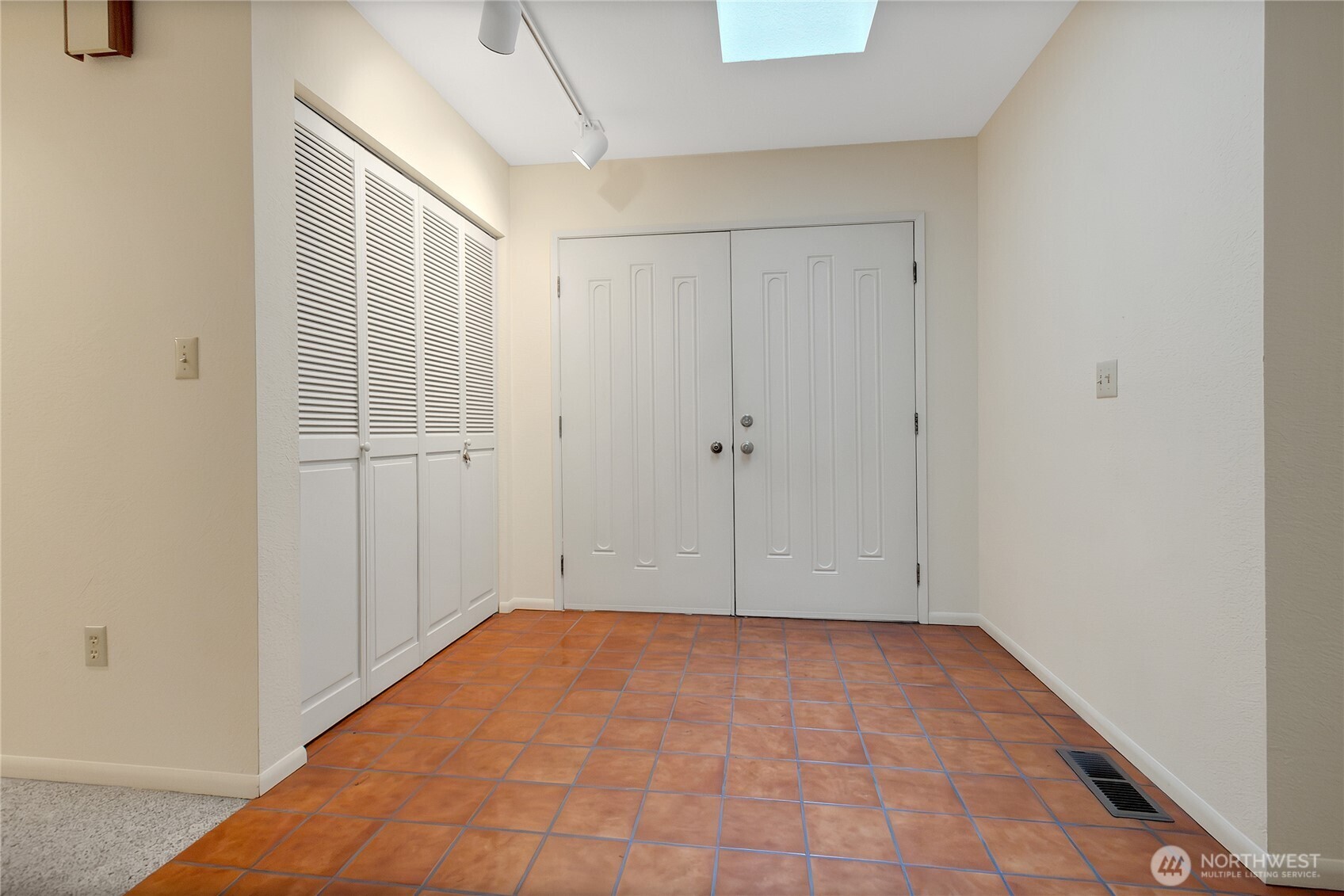 19216 SE 278th St , Kent, WA 98042