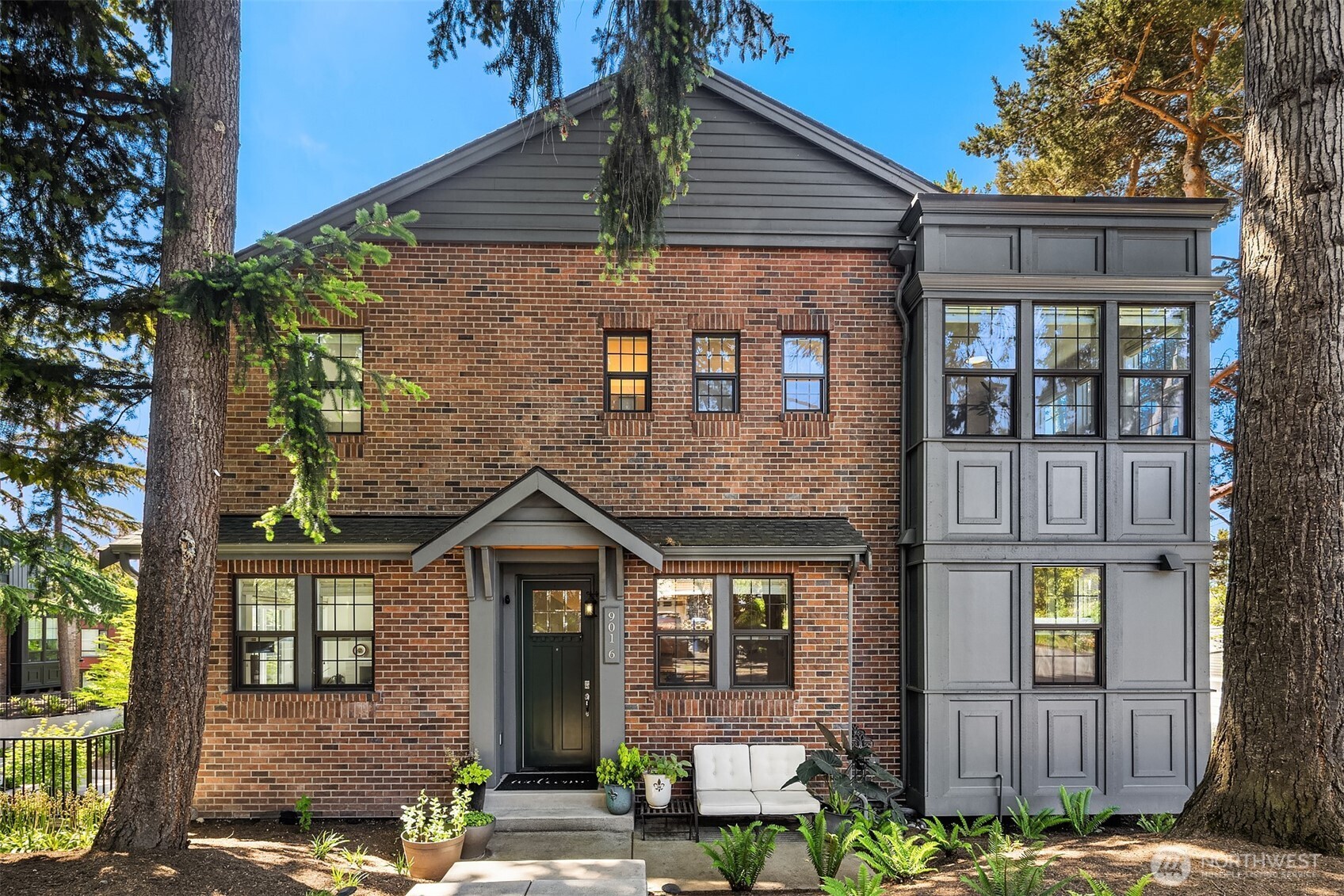 901 W McGraw Street #6, Seattle, WA 98119-3075