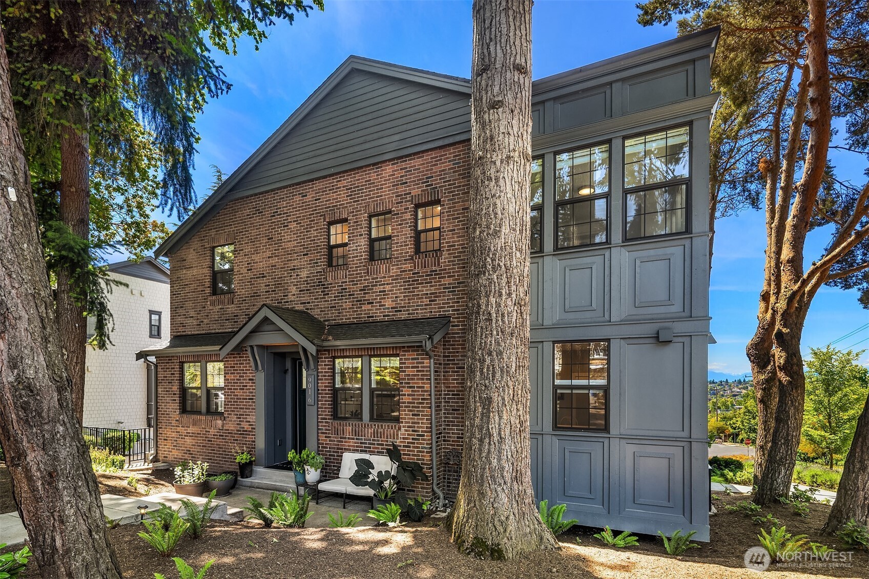 901 W McGraw Street #6, Seattle, WA 98119-3075