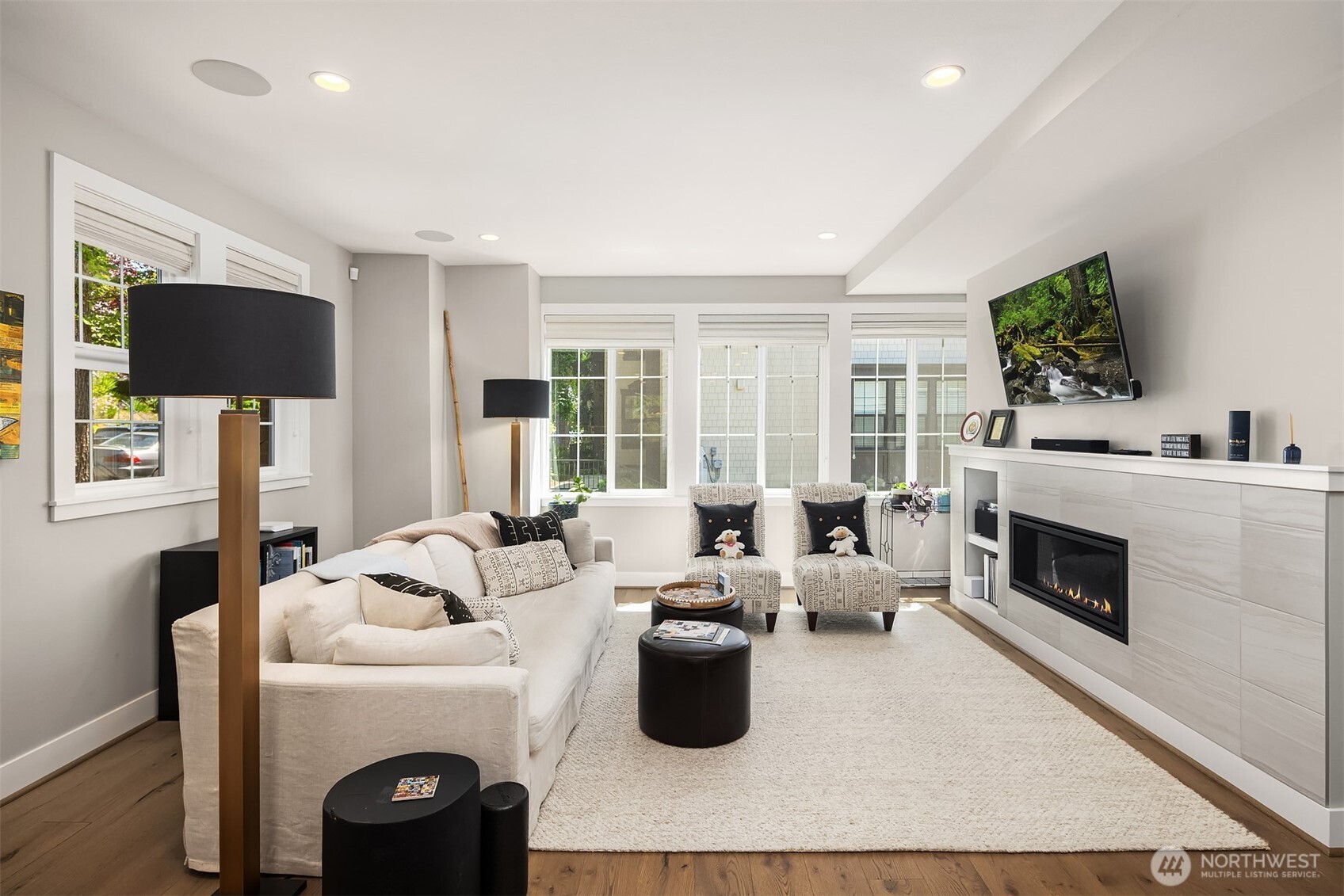 901 W McGraw Street #6, Seattle, WA 98119-3075