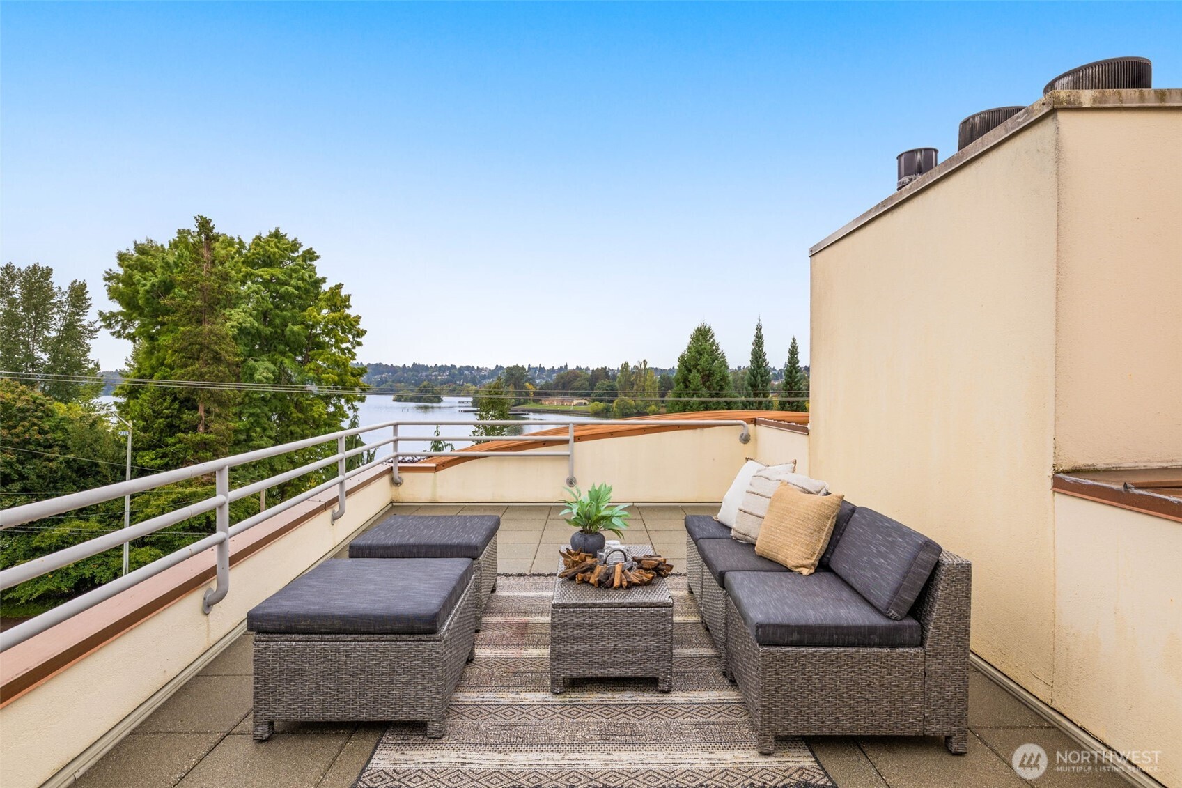 7700 E Green Lake Drive N #D13, Seattle, WA 98103
