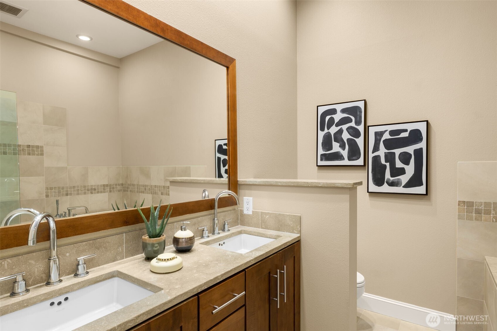 7700 E Green Lake Drive N #D13, Seattle, WA 98103