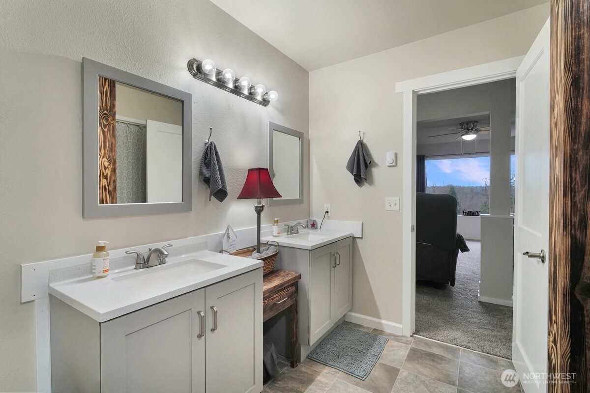 168 Middlecrest Drive , Toledo, WA 98591