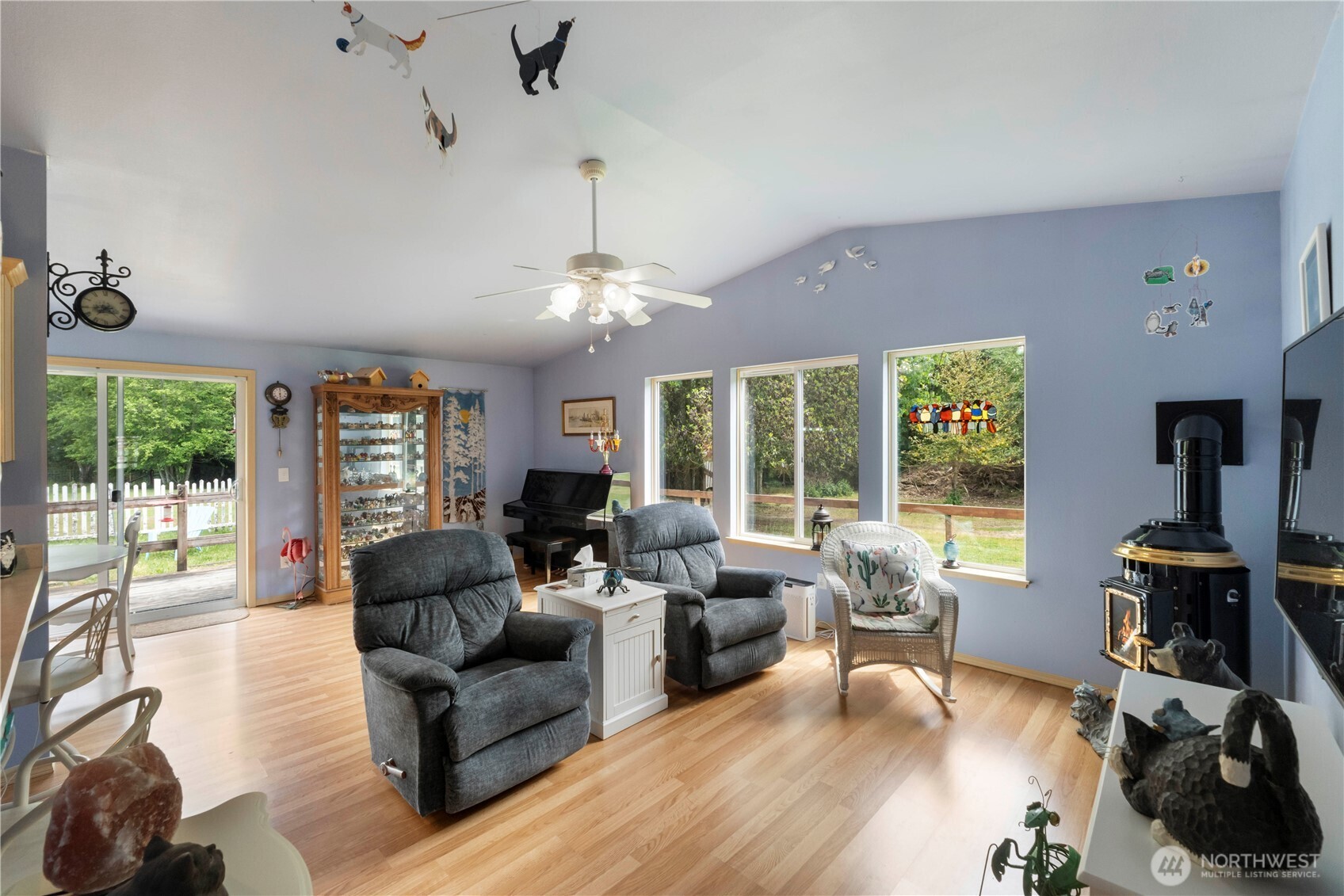 2219 Key Peninsula Highway SW, Lakebay, WA 98349