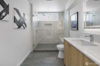 8831 B Wallingford Avenue N, Seattle, WA 98103 - Photo 14