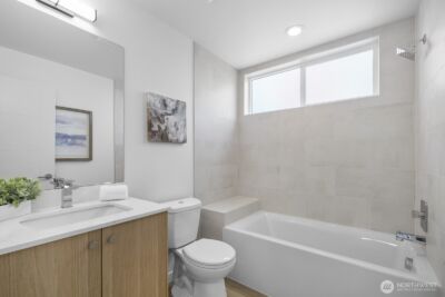 8831 B Wallingford Avenue N, Seattle, WA 98103 - Photo 17