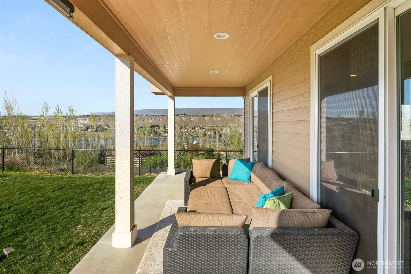 3050 Riverview Lane , Malaga, WA 98828