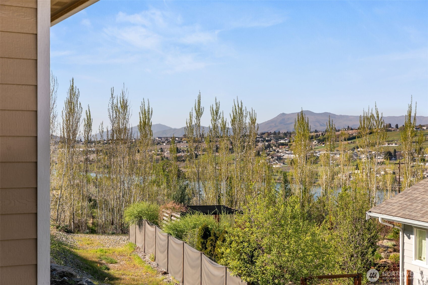 3050 Riverview Lane , Malaga, WA 98828