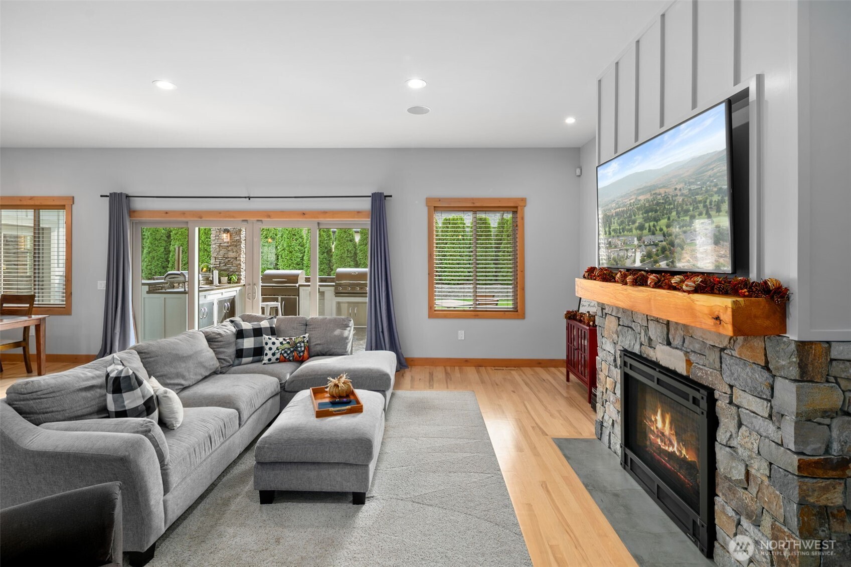 2535 Tuscany Lane , Malaga, WA 98828