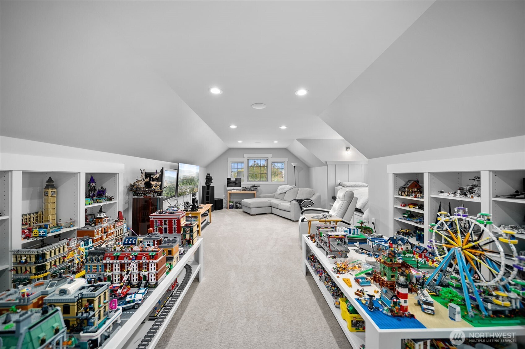 2535 Tuscany Lane , Malaga, WA 98828