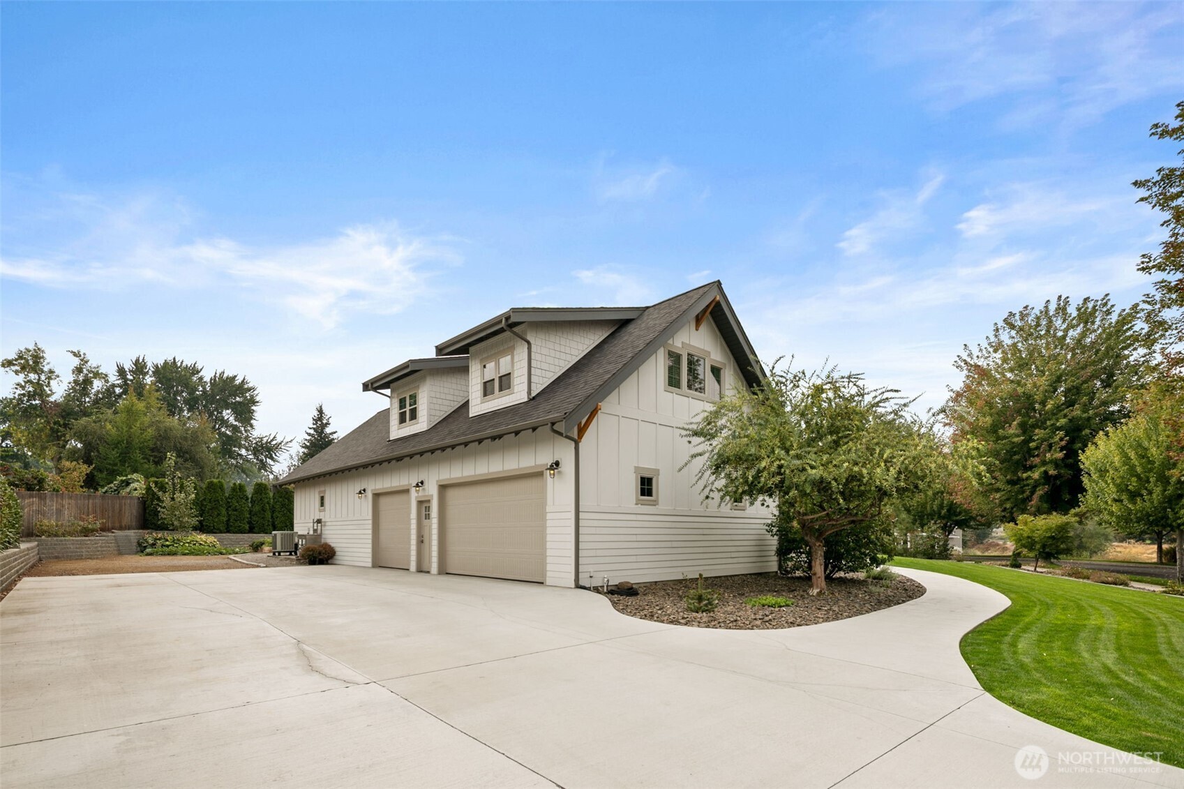 2535 Tuscany Lane , Malaga, WA 98828