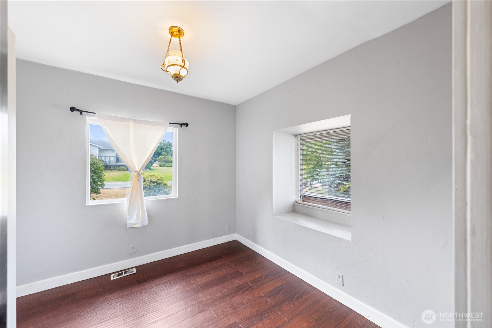 619 35th Street N, Anacortes, WA 98221