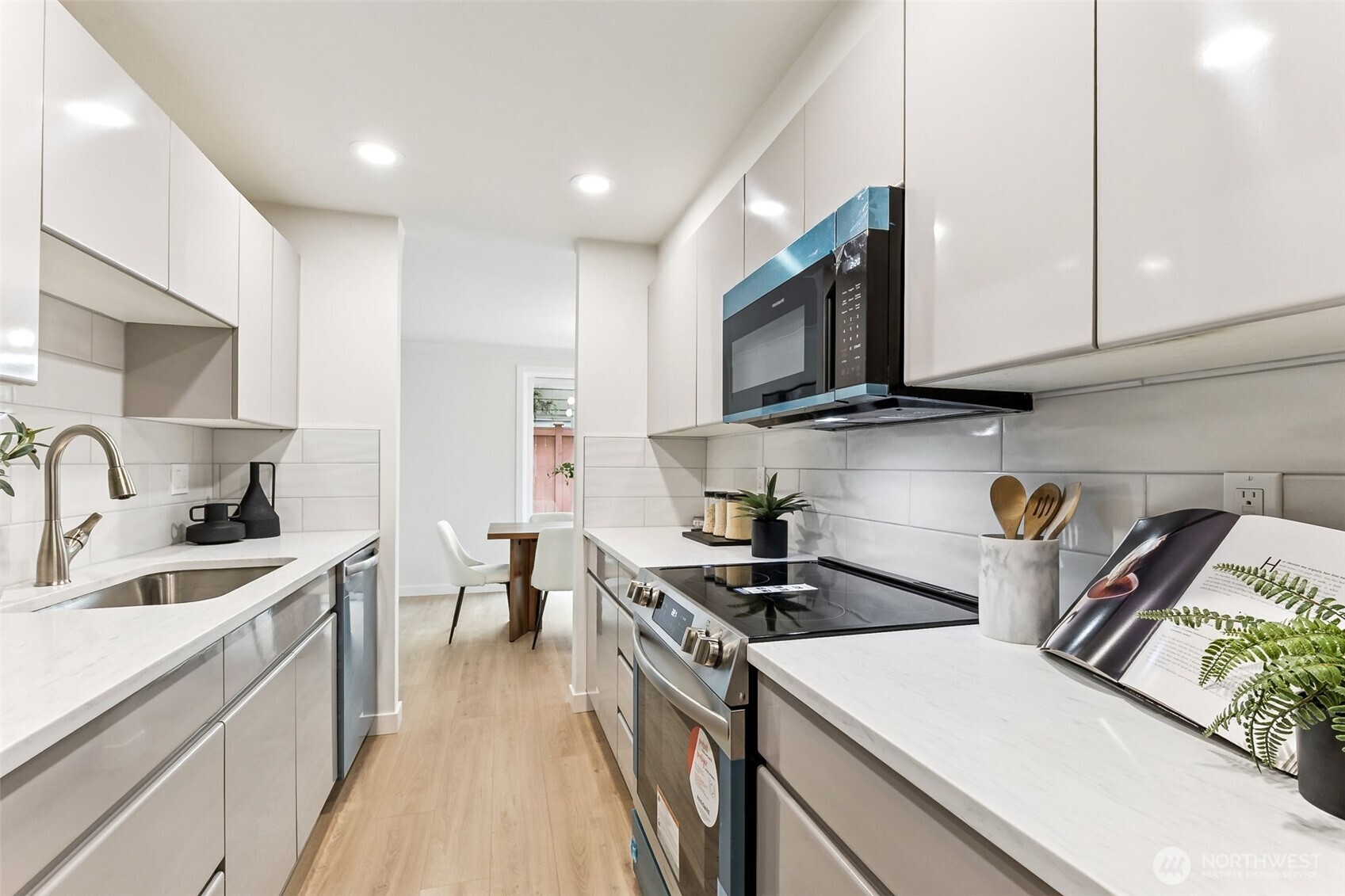 1613 California Avenue SW #101, Seattle, WA 98116