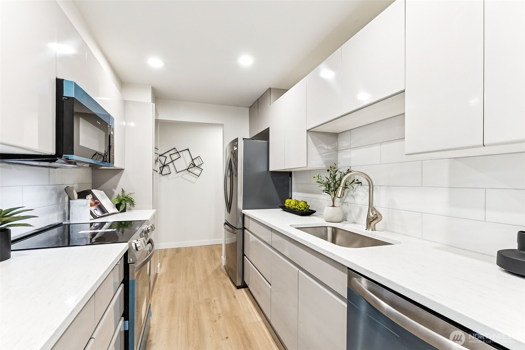 1613 California Avenue SW #101, Seattle, WA 98116